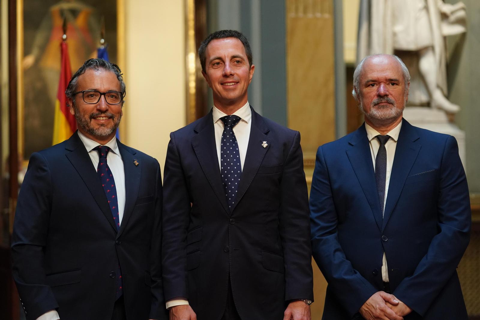El president de Consell, Llorenç Galmés; el Conseller de Territori, Fernando Rubio; y el director insular de Infraestructures, Rafel Gelabert.