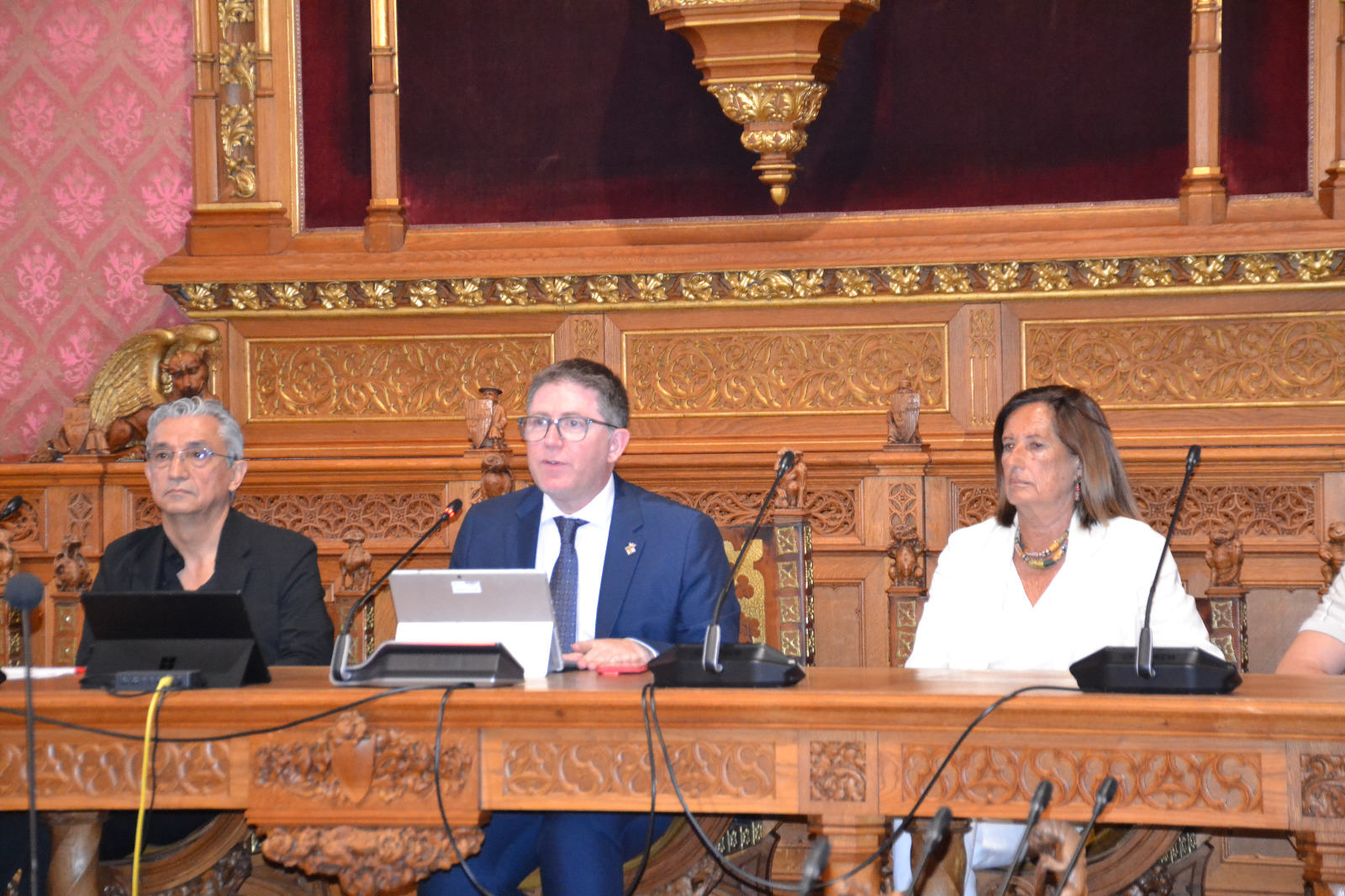 Imatges de l'acte a la sala de plens