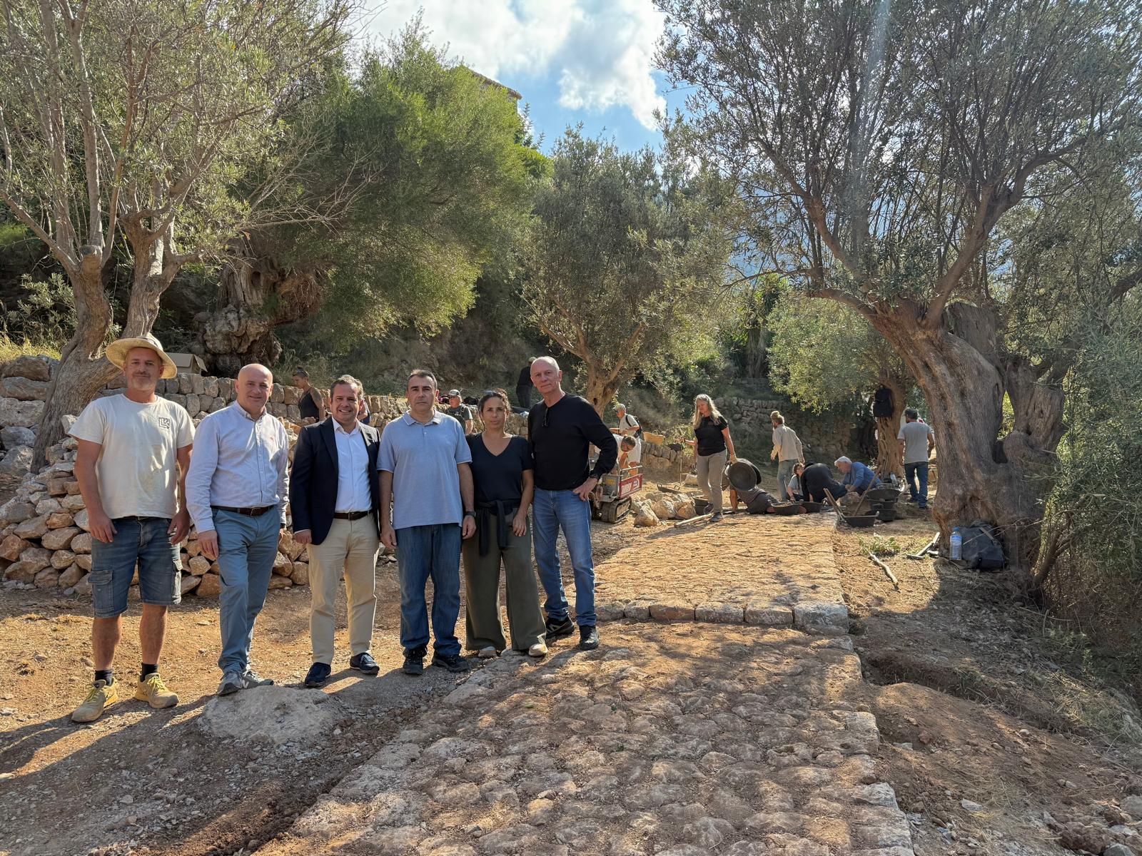 El conseller i el director insular visitaren el passat octubre la restauració del camí de sa Vinyeta finançada amb les subvencions del Consell de Mallorca