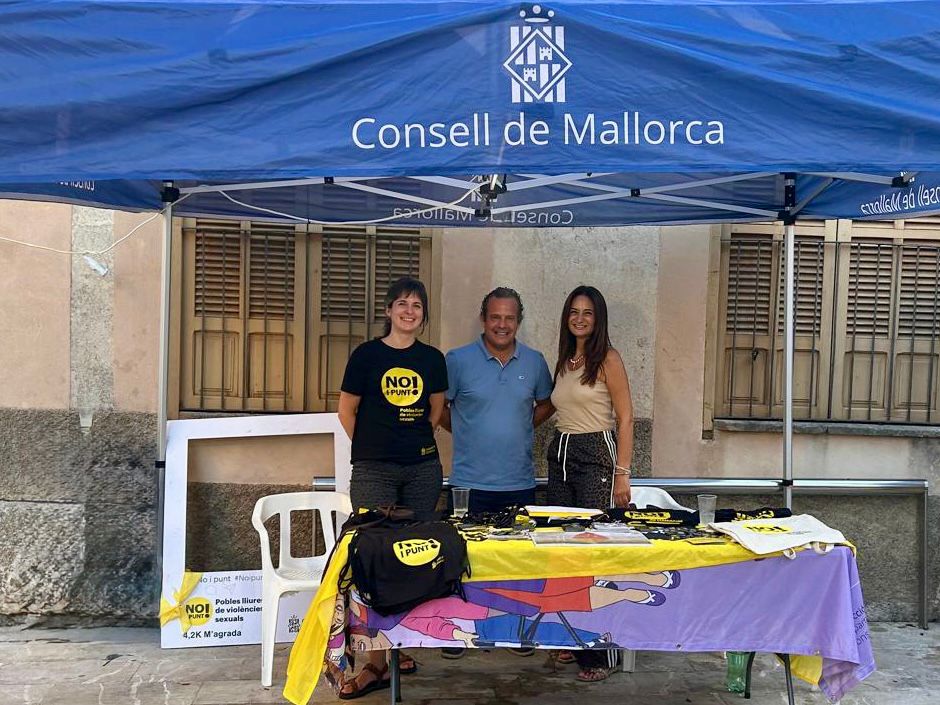 El conseller visita un punt de «No i Punt!» aquest estiu.