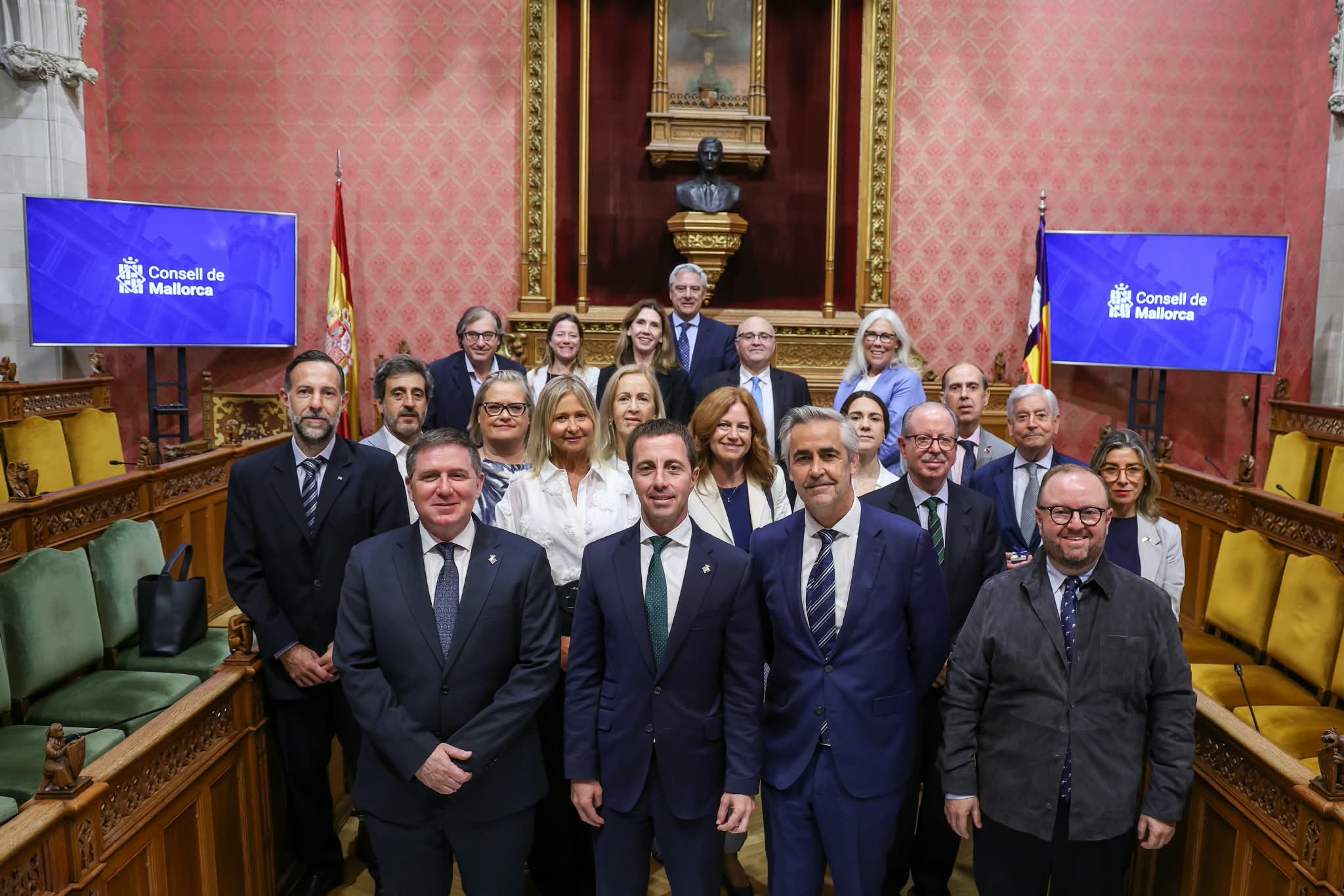 El presidente Galmés recibe a los representantes consulares de 19 paises.