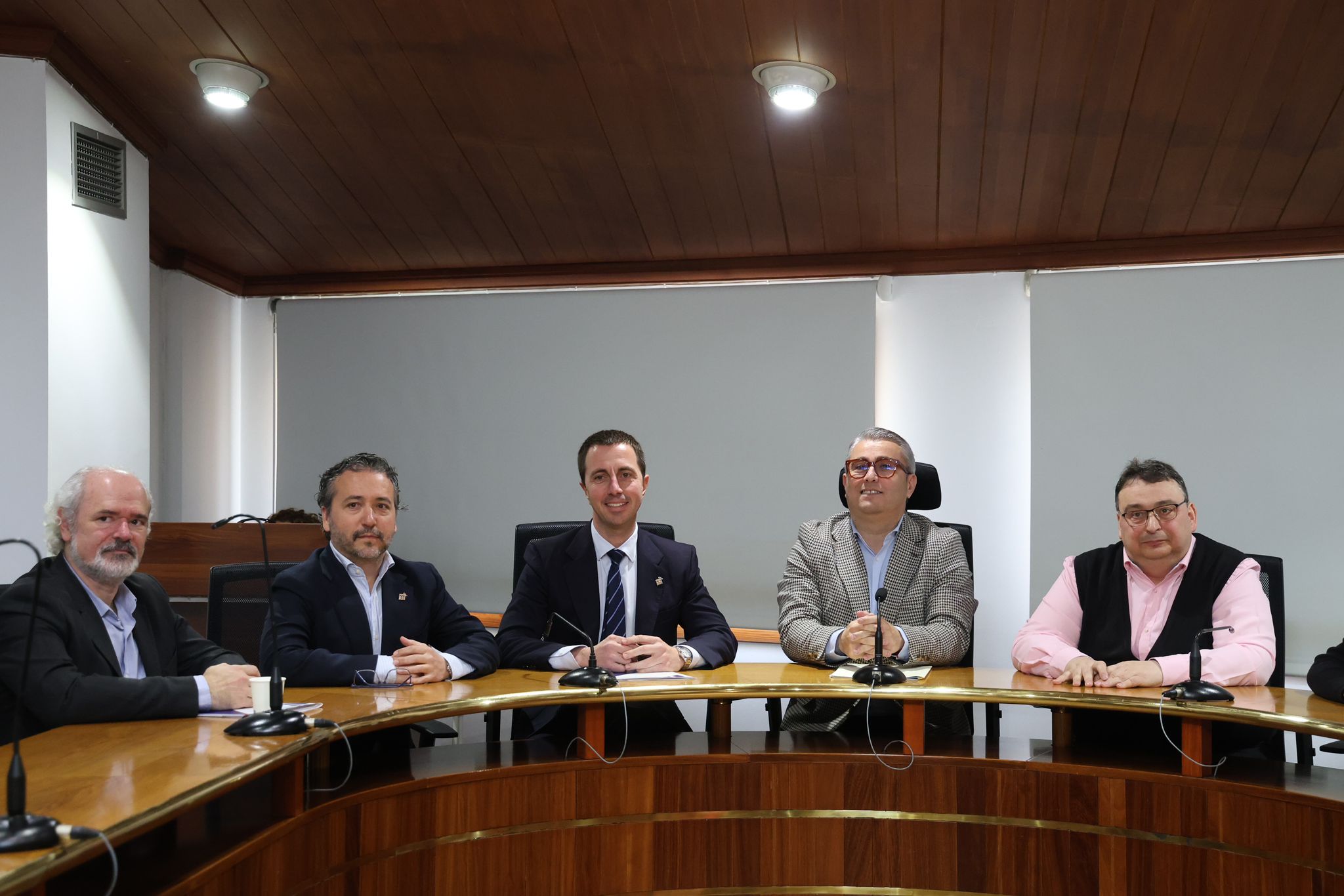 Encuentro con los portavoces muncipales de Inca en la sala de plenos.