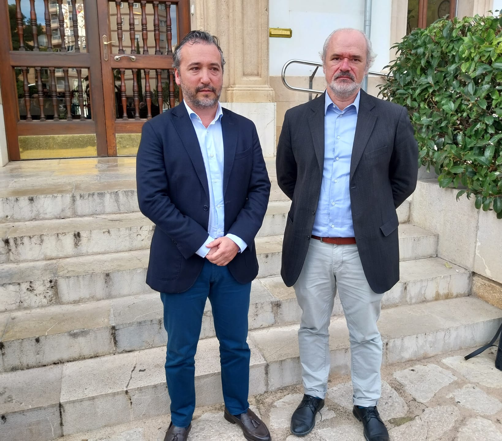 El conseller de Territori, Mobilitat i Infraestructures, Fernando Rubio, acompanyat del director insular Rafel Gelabert.