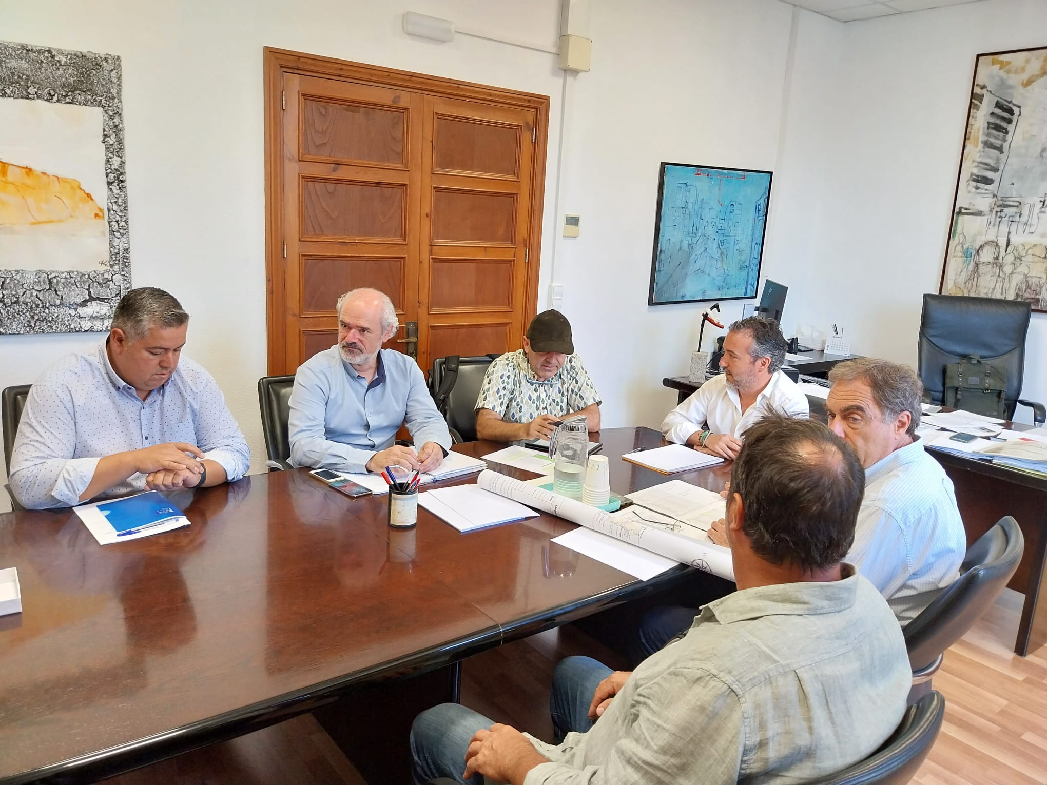 El representats dels veïns han exposat la problemàtica que pateixen a la Serra.