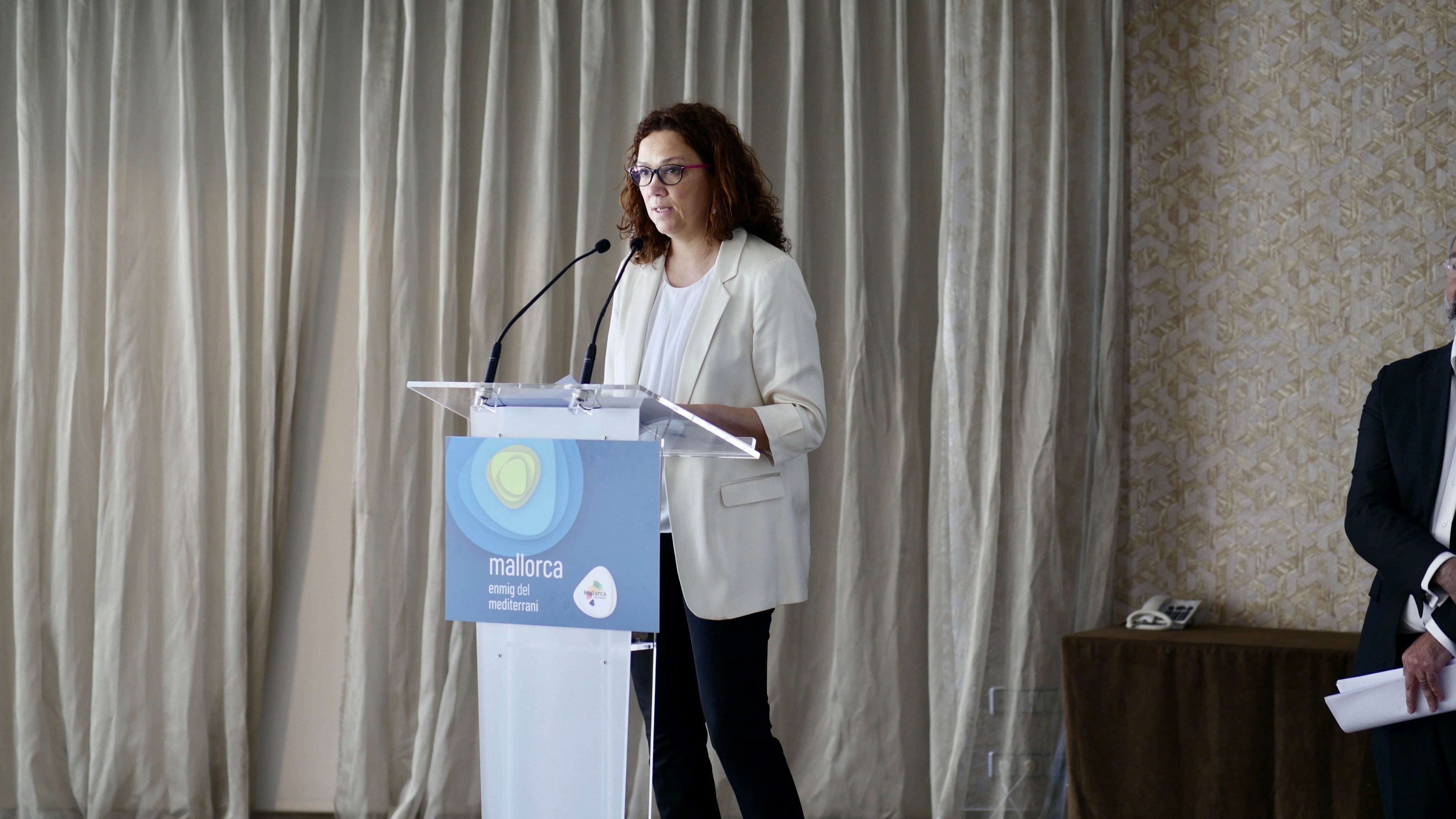 La presidenta Cladera durant la presentació del Pla estratègic de Turisme.
