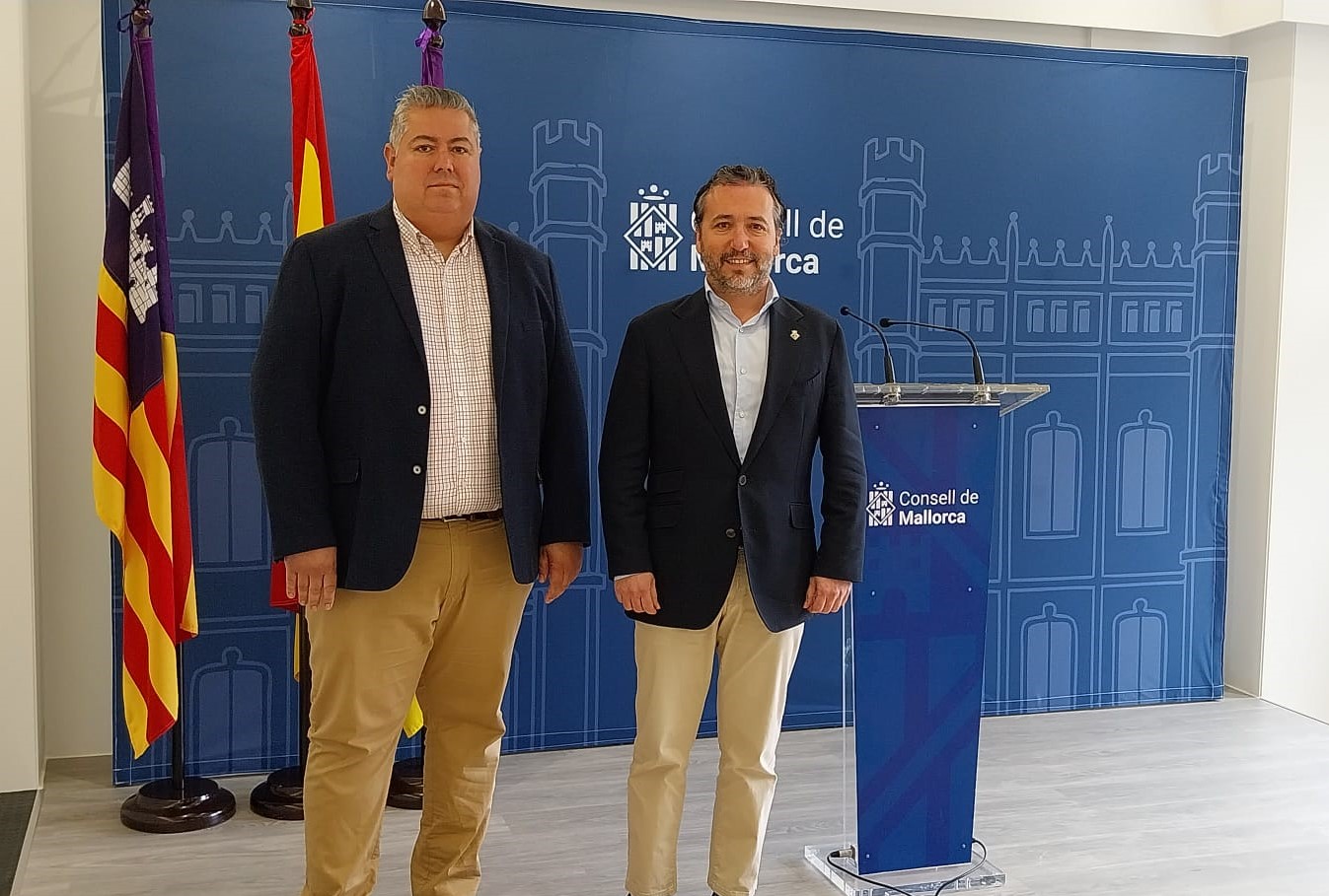 El conseller Fernando Rubio i el director insular de Mobilitat, Rafel Oliver.