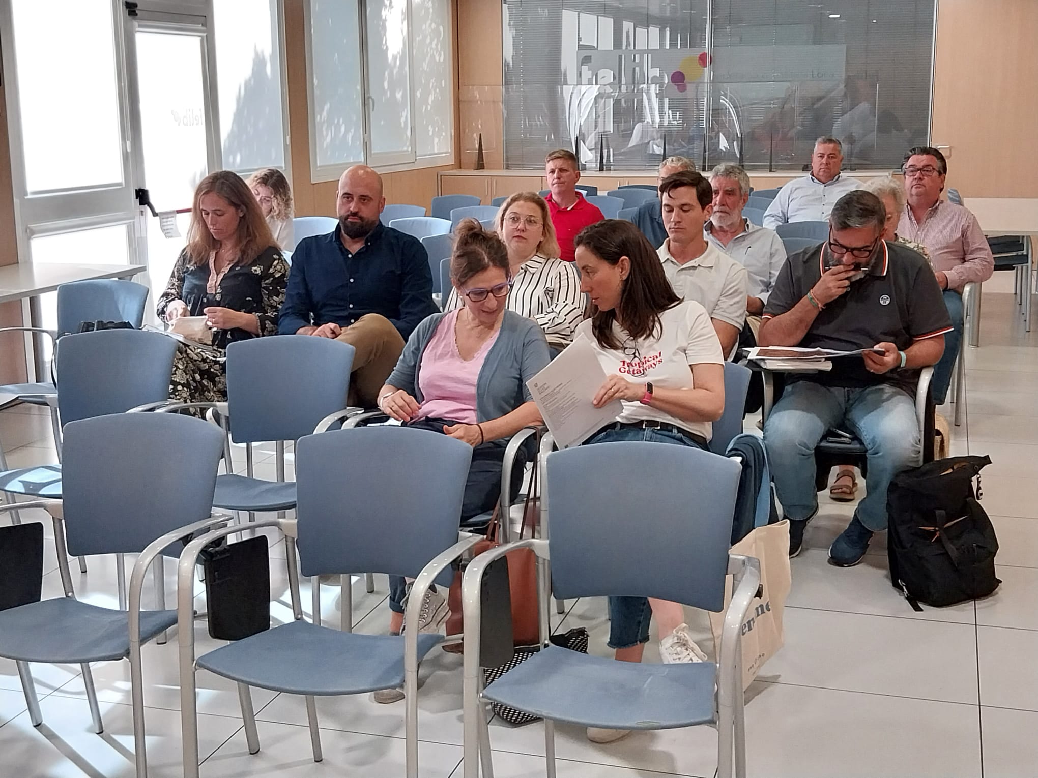 Imatge de la reunió del Consell amb els representats municipal sobre el PTI.