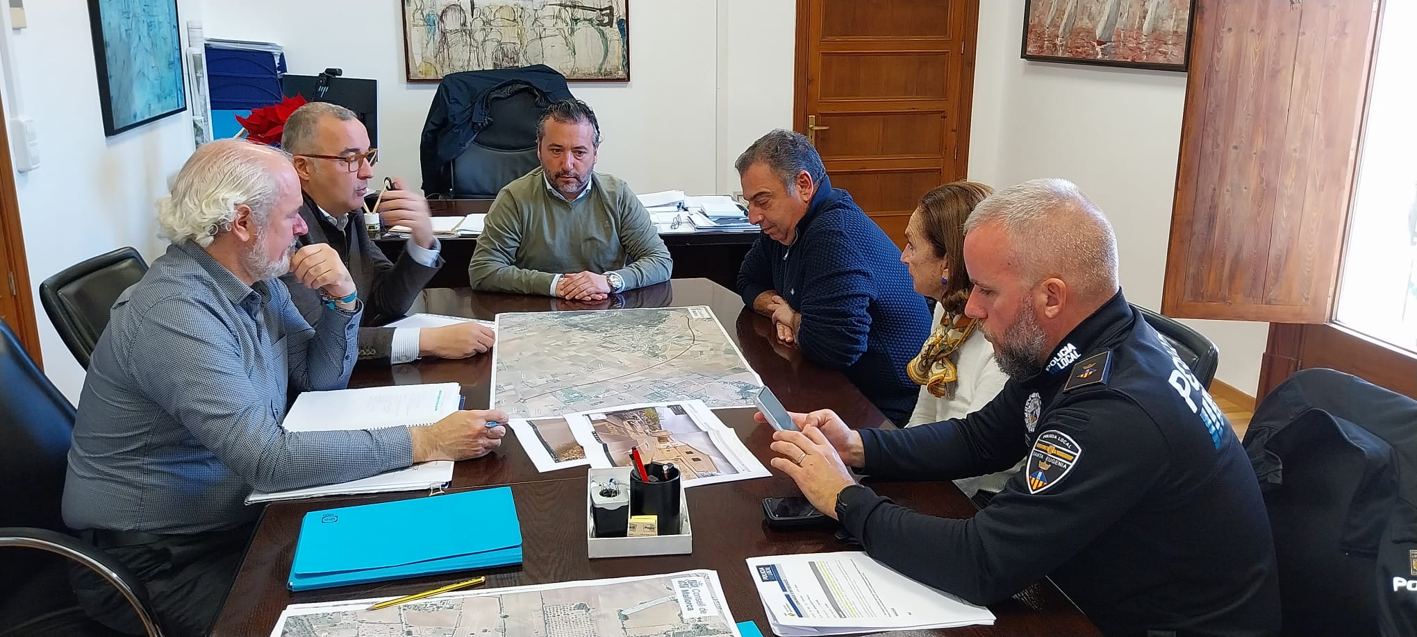 Imatge de la reunió entre el Consell de Mallorca i l'Ajuntament de Santa Eugènia.