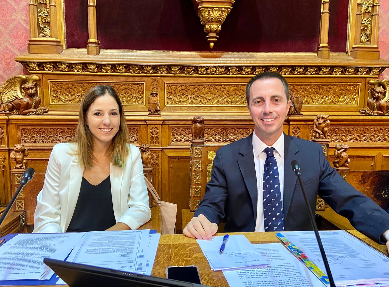 El presidente Galmés y la vicepresidenta Roca durant el pleno ordinario celebrado hoy