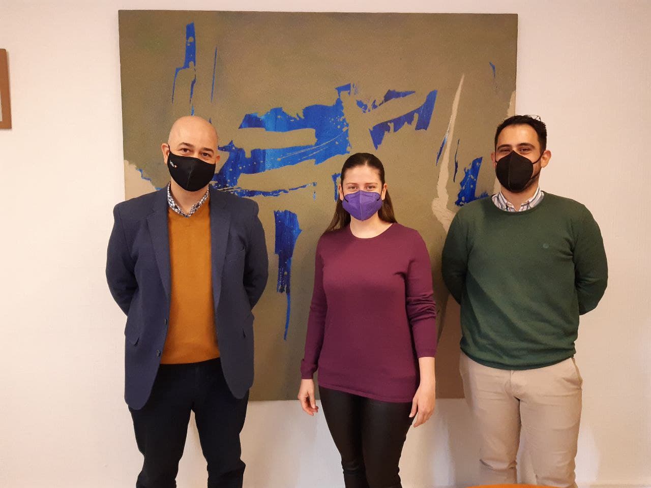 (d'esquerra a dreta) el batle de Costitx i president de la FELIB (Federació d’Entitats Locals de les Illes Balears), Antoni Salas, la vicepresidenta i consellera de Sostenibilitat i Medi Ambient, Aurora Ribot, i el director insular de Residus, Juan Carrasco, 