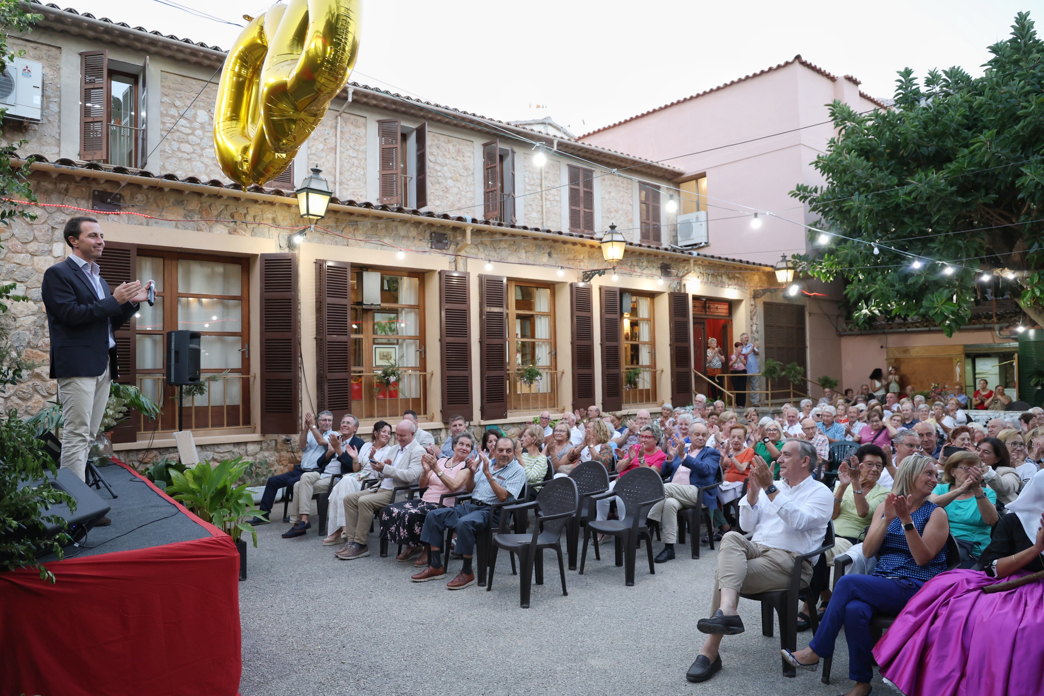 La asociación de la Tercera Edad ha celebrado su 40 aniversario