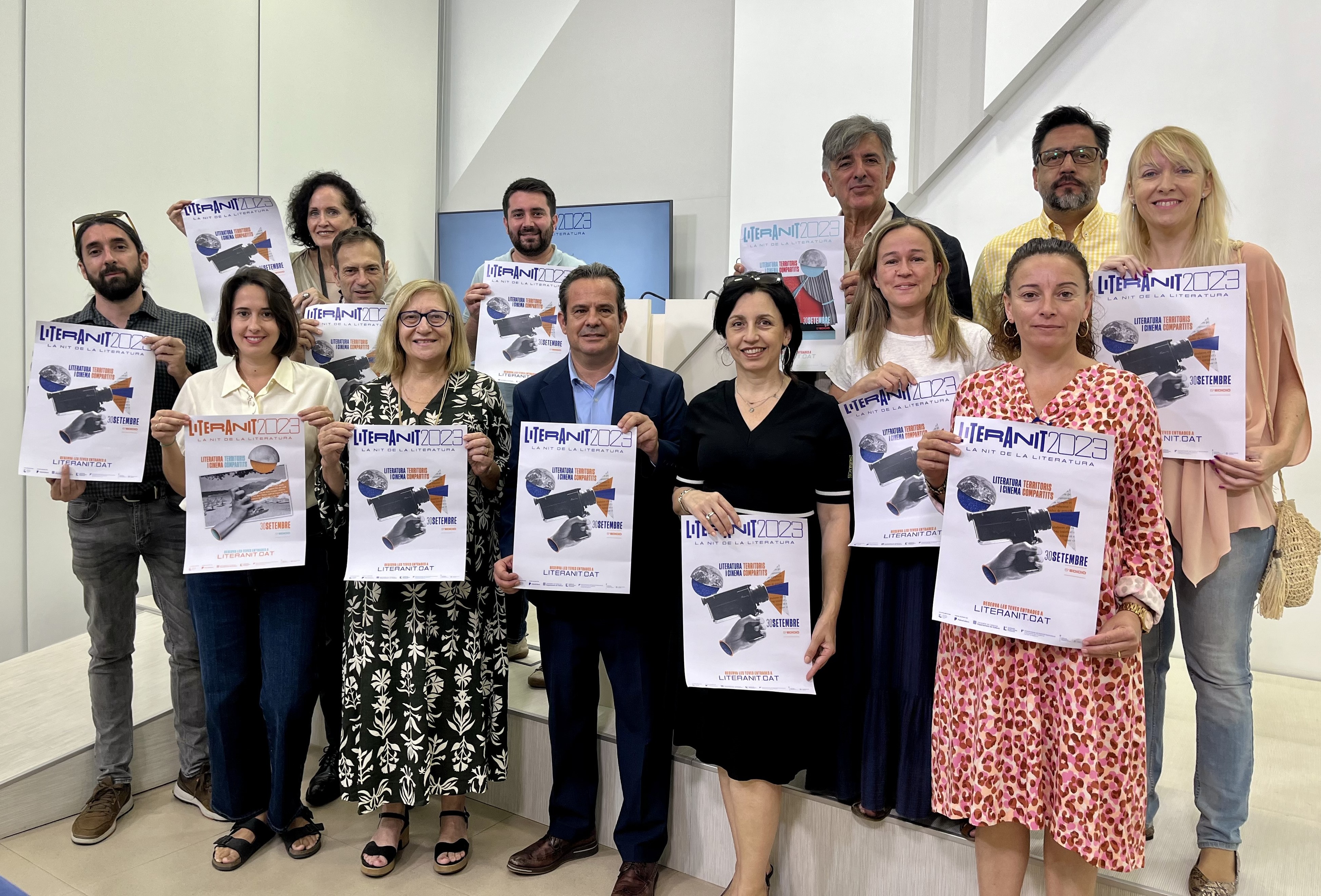 Representantes de les instituciones que colaboran en Literanit y representantes de la Institució Francesc de Borja Moll