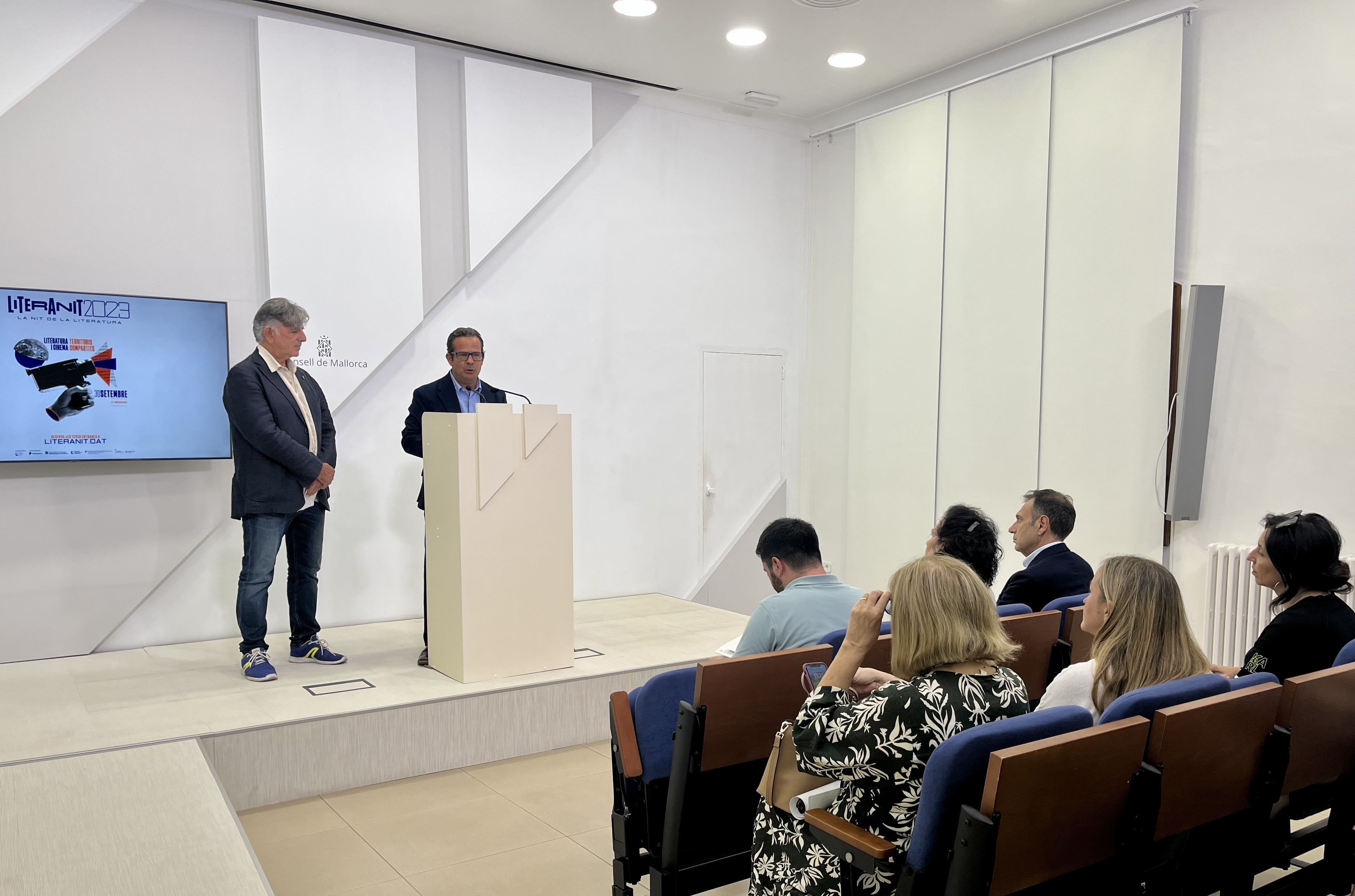 El consejero de Presidència durante la presentación de Literanit