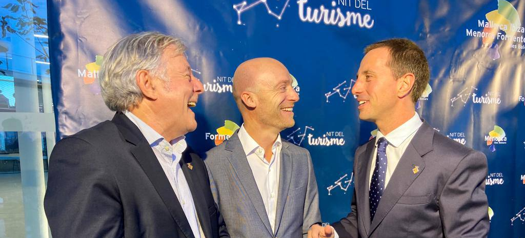 El presidente del Consell de Mallorca, Llorenç Galmés, y el consejero de Turisme, Marcial Rodríguez, en la VII Nit del Turisme