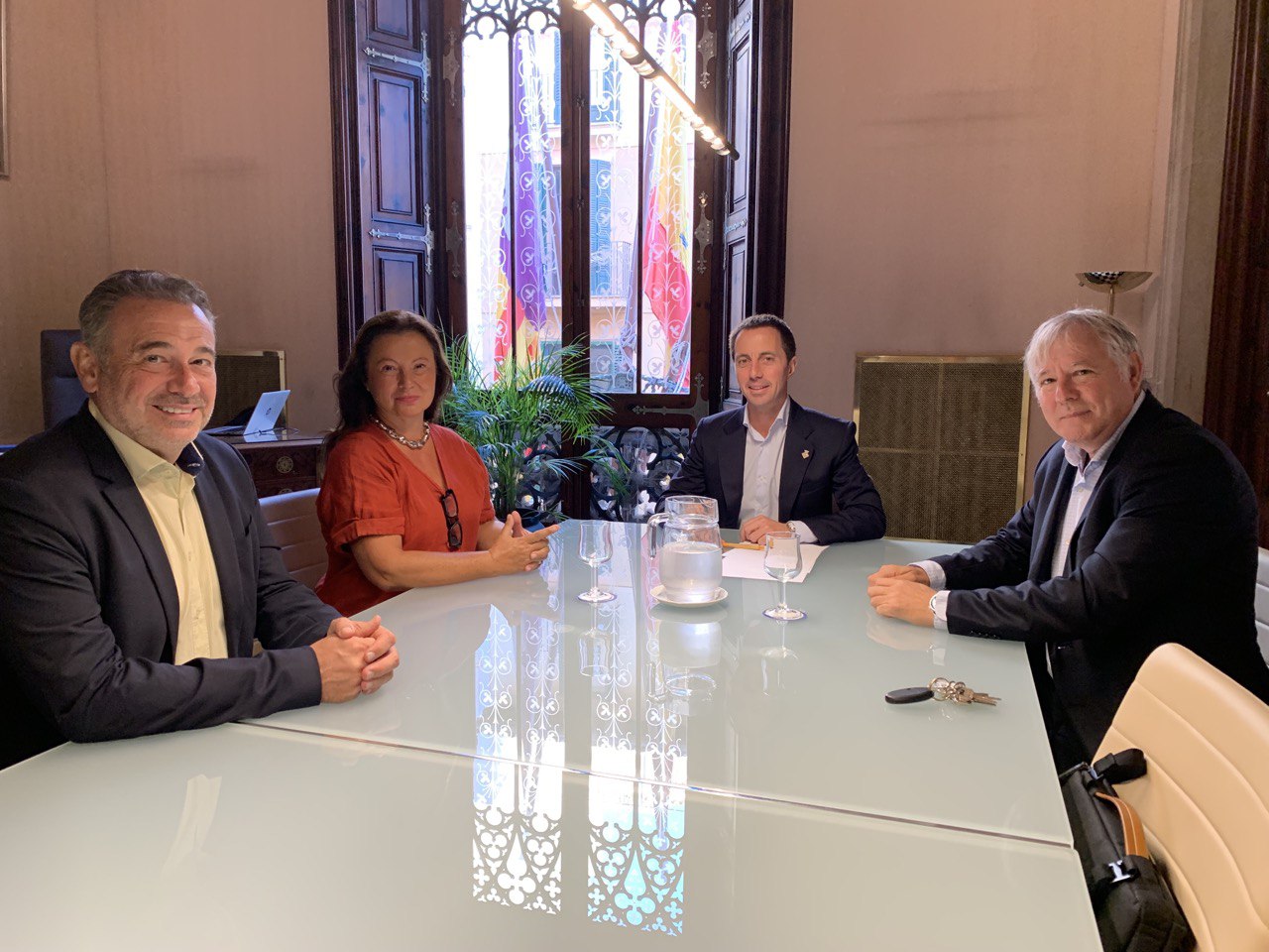 Un momento de la reunión de Galmés y Rodríguez con los dirigentes de la ACH