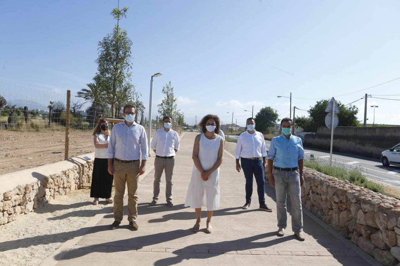 La presidenta del Consell, el batle de Palma i el conseller insular de Mobilitat han visitat la nova senda que millora les condicions de la carretera, preservant la seguretat del trànsit i l’accés dels vianants i ciclistes a l’Hospital Universitari