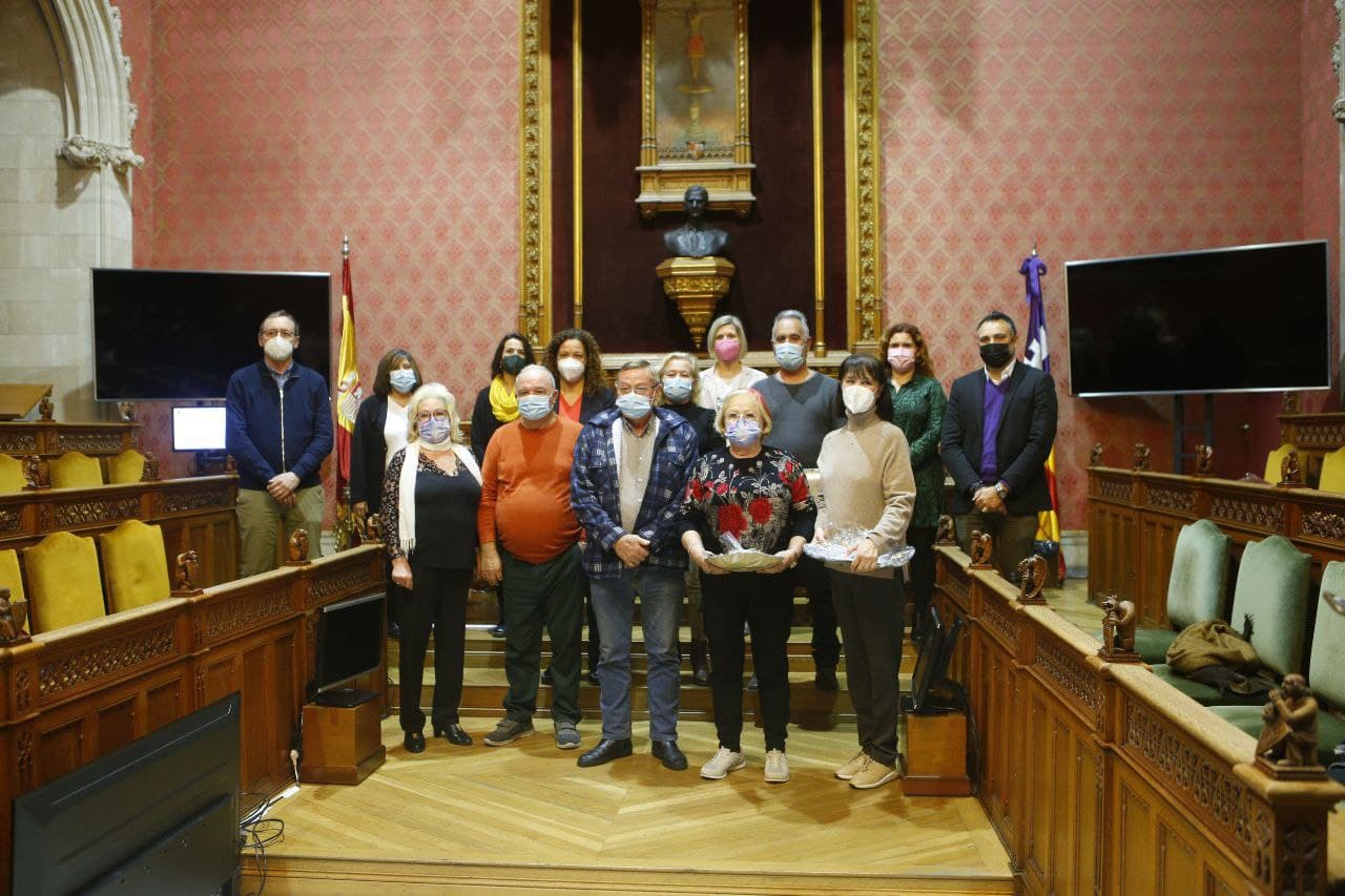La presidenta del Consell ha rebut en audiència les quatre famílies que enguany es jubilen com a mares i pares d'acollida de l'IMAS