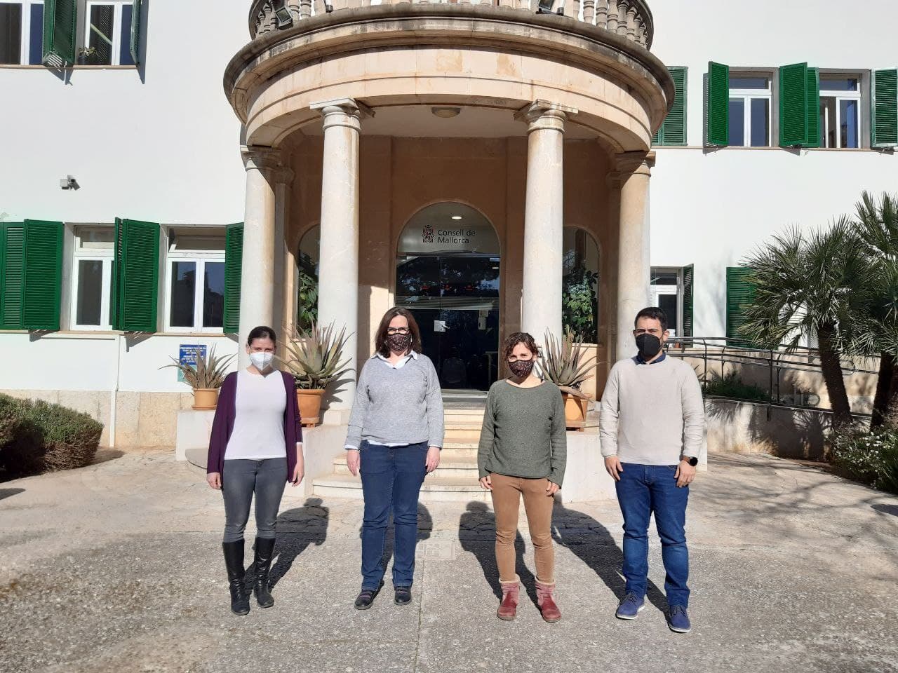 (d'esquerra a dreta) La vicepresidenta i consellera de Sostenibilitat i Medi Ambient, Aurora Ribot, la directora executiva de Rezero, Elena Diez, la coordinadora a les Illes Balears de Rezero, Roser Badia i el director insular de Residus, Juan Carrasco 