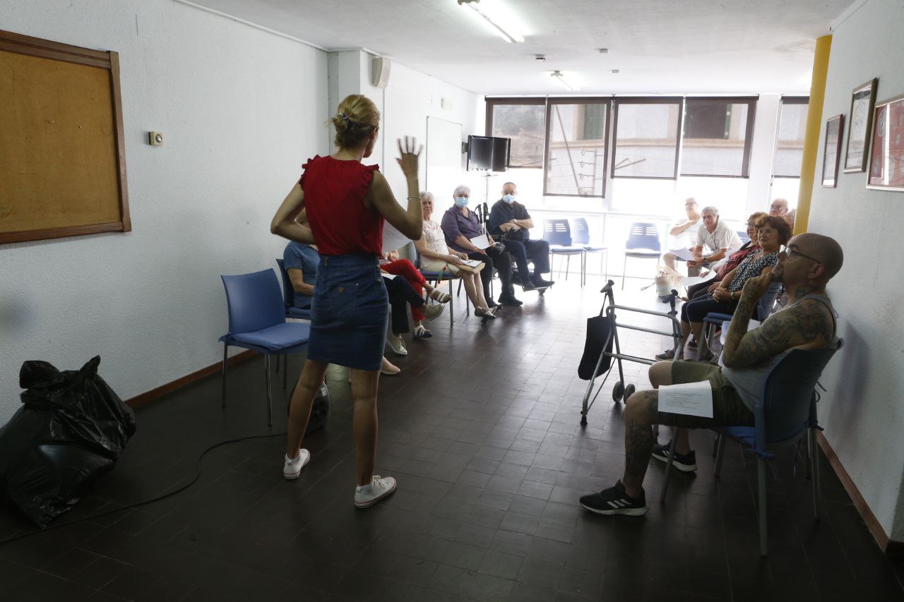 Un dels tallers que s'imparteix a la Llar de Felanitx.