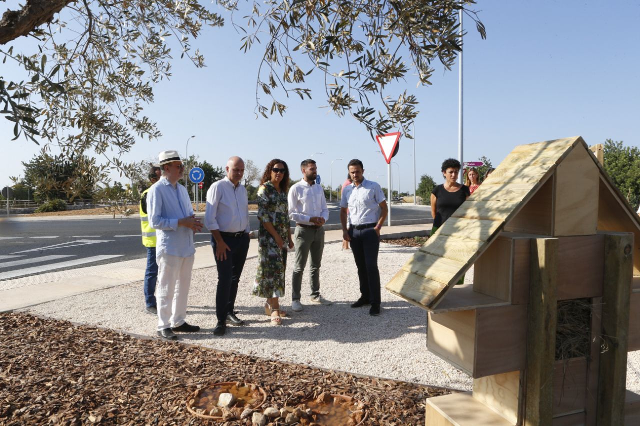 La presidenta del Consell de Mallorca, Catalina Cladera, el conseller de Mobilitat i Infraestructures, Iván Sevillano, el batle de Bunyola Andreu Bujosa I Daniel Gallego, gerent del Jardí Botànic de Sóller