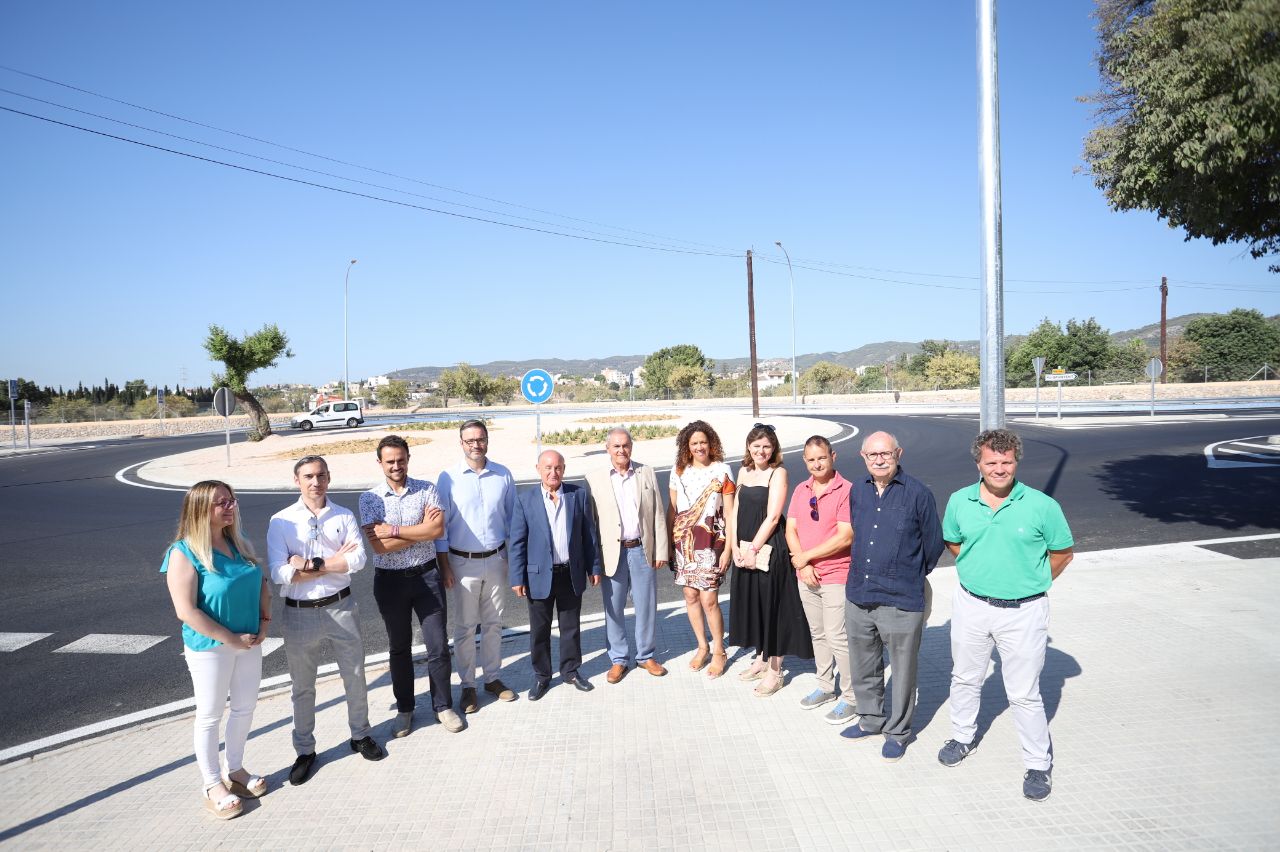 La presidenta del Consell de Mallorca, Catalina Cladera; el conseller de Mobilitat i Infraestructures, Iván Sevillano; el batle de Palma, José Hila; la directora insular d’Infraestructures, Olga Martínez; el president d’ASIMA, Francisco Martorell, i el seu director Alejandro Saénz.