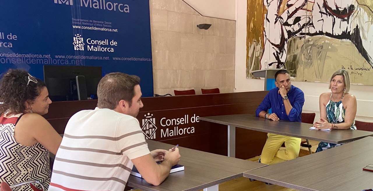 El programa compta amb 45 places i té com a objectiu evitar la desintegració del nucli familiar.