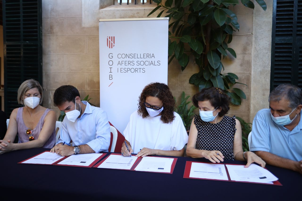 Consell, Govern i Ajuntament firmen un conveni per reformar les instal·lacions de la residència municipal de Llucmajor