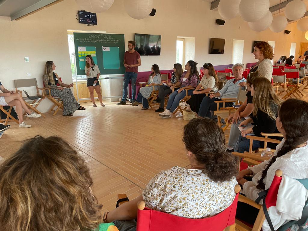 Entorn Segur, Intervenció Familiar, Emancipació, Tecnologies i Salut Mental són els cinc temes dels quals es xerra a les Jornades. 