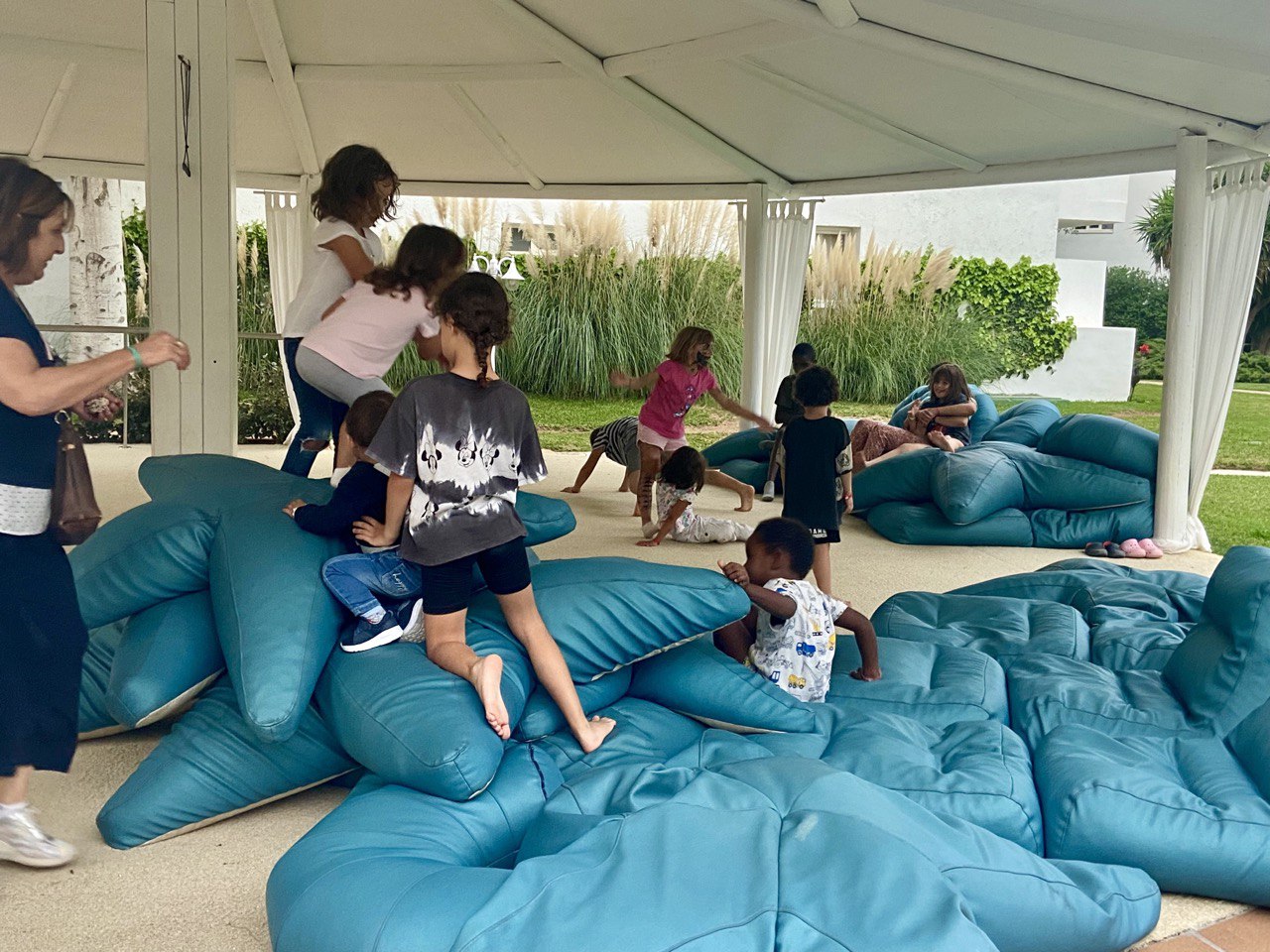 Infants i famílies han compartit experiències i jocs. 