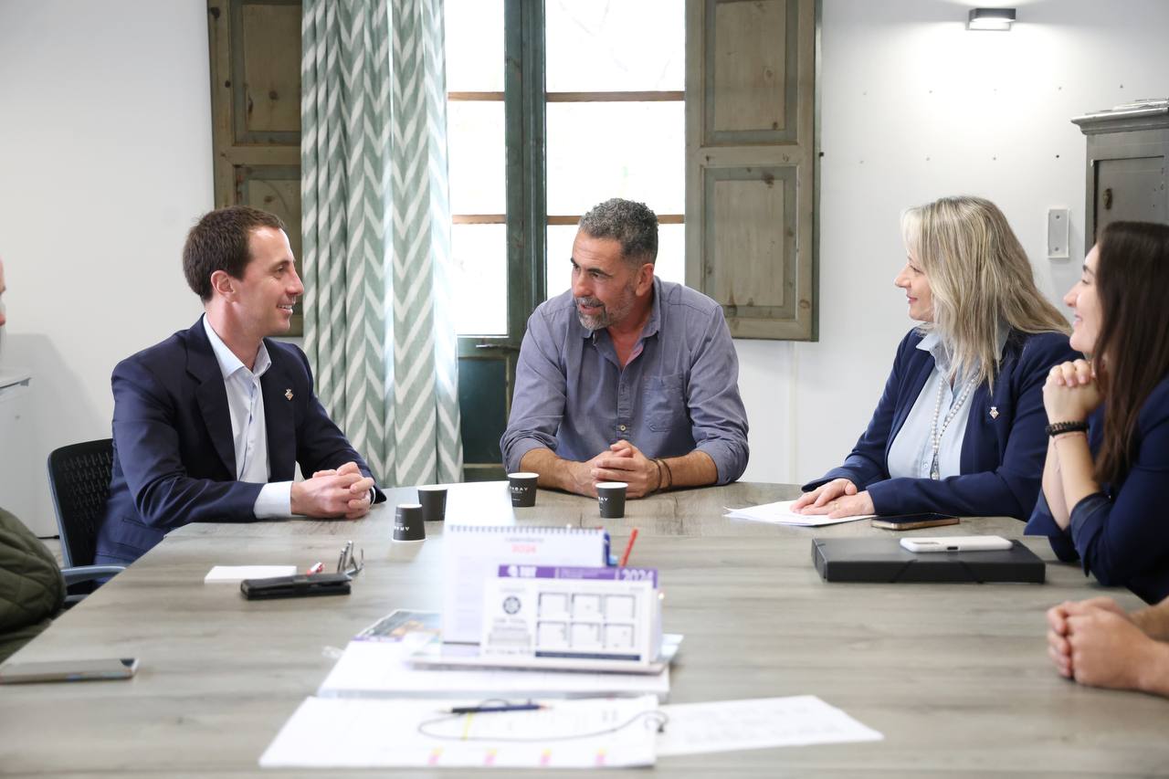 El president del Consell de Mallorca, Llorenç Galmés, amb el batle de Lloret de Vistalegre, Sebastià Amengual. 