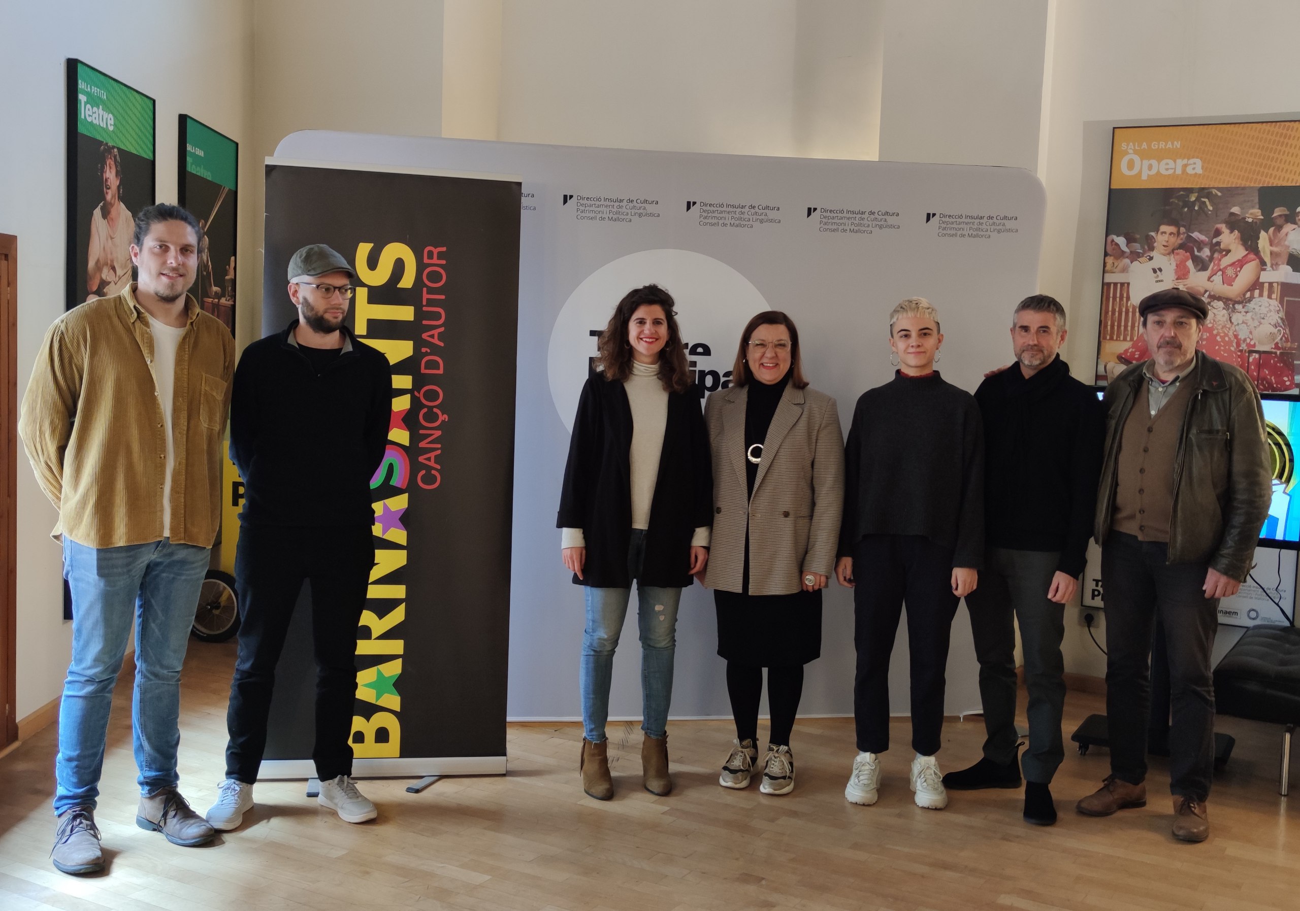 D'esquerra a dreta: Carlos Quesada, Marcel Pich, Maria Ramón, Bel Busquets, Clara Fiol, Josep R. Cerdà i Pere Camps. 