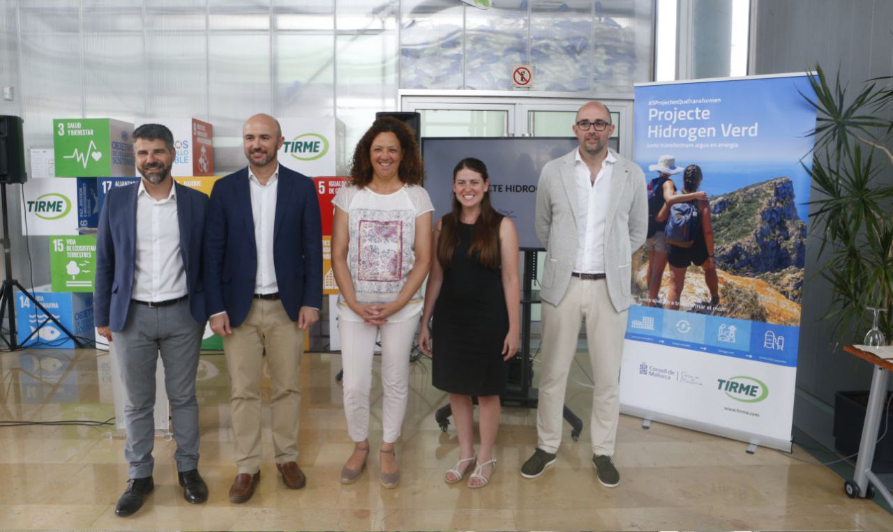 (d’esquerra a dreta) Javier de Juan, conseller de Presidència, Rafael Guinea, director general de Tirme, Catalina Cladera, presidenta de Consell de Mallorca, Aurora Ribot, vicepresidenta i consellera de Sostenibilitat i Medi Ambient i Pep Malagrava, director general d’Energia i Canvi Climàtic