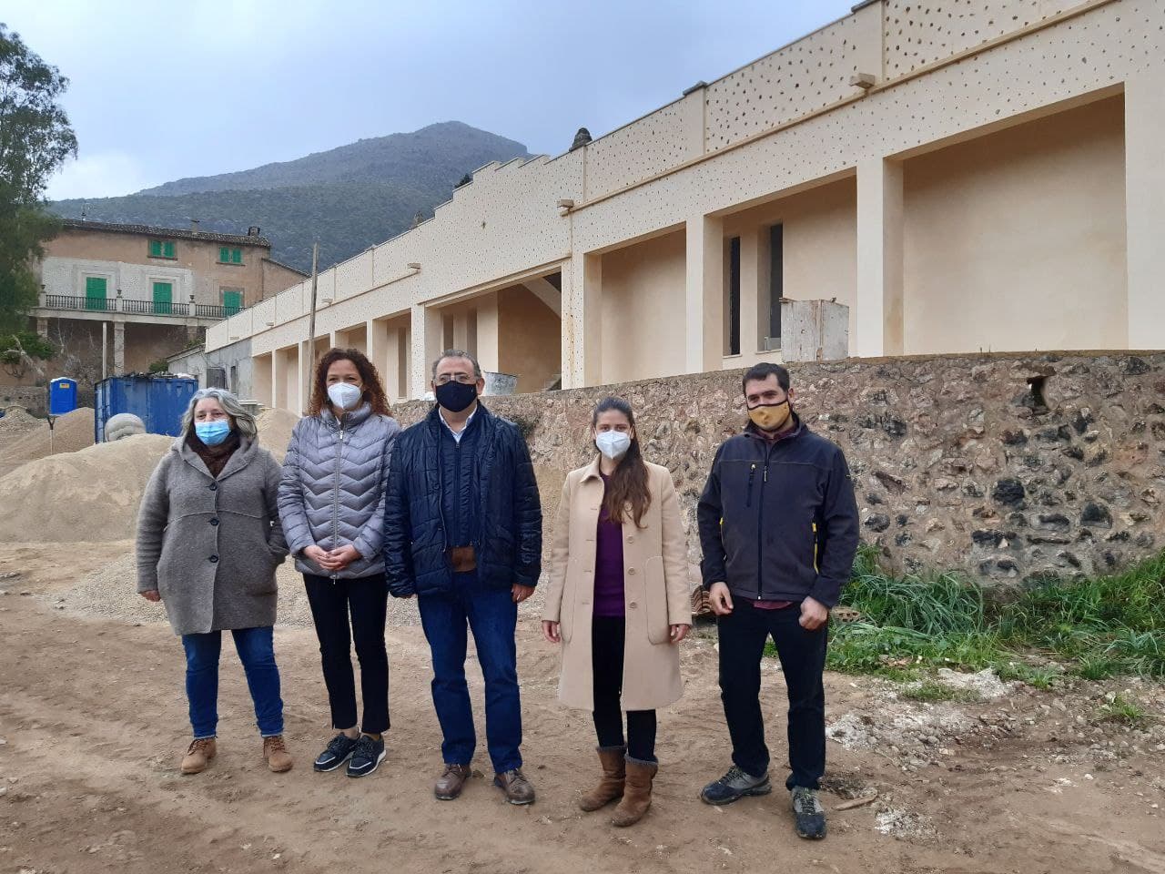 (de izquierda a derecha) la teniente de alcalde de Participació Ciutadana, Joventut, Medi Ambient i Memòria Democràtica, Marga Plomer, la presidenta del Consell de Mallorca, Catalina Cladera, el alcalde de Calvià, Alfonso Rodríguez, la vicepresidenta y consellera executiva de Sostenibilitat i Medi Ambient, Aurora Ribot y el regidor de Medi Ambient i Transició Ecològica, Rafel Sedano