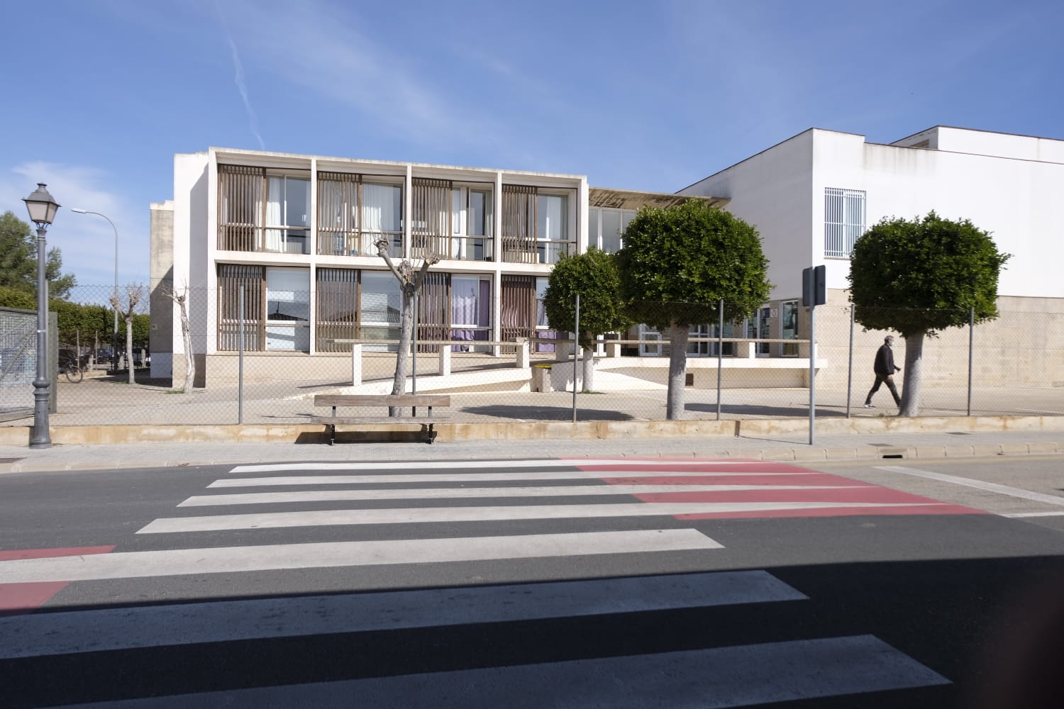 Mobilitat i Infraestructures executa noves actuacions per donar prioritat als vianants en els nuclis urbans i millorar l’accessibilitat i la seguretat 