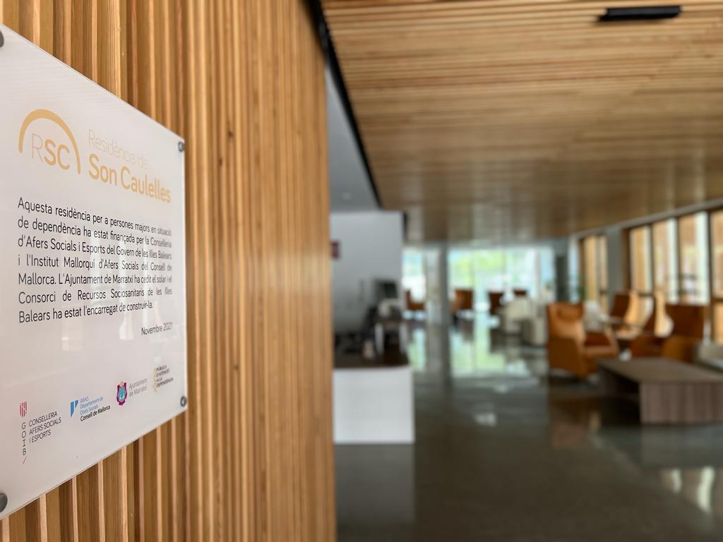 L’IMAS gestiona aquest centre de Marratxí que compta amb un total de 100 places per a persones majors.