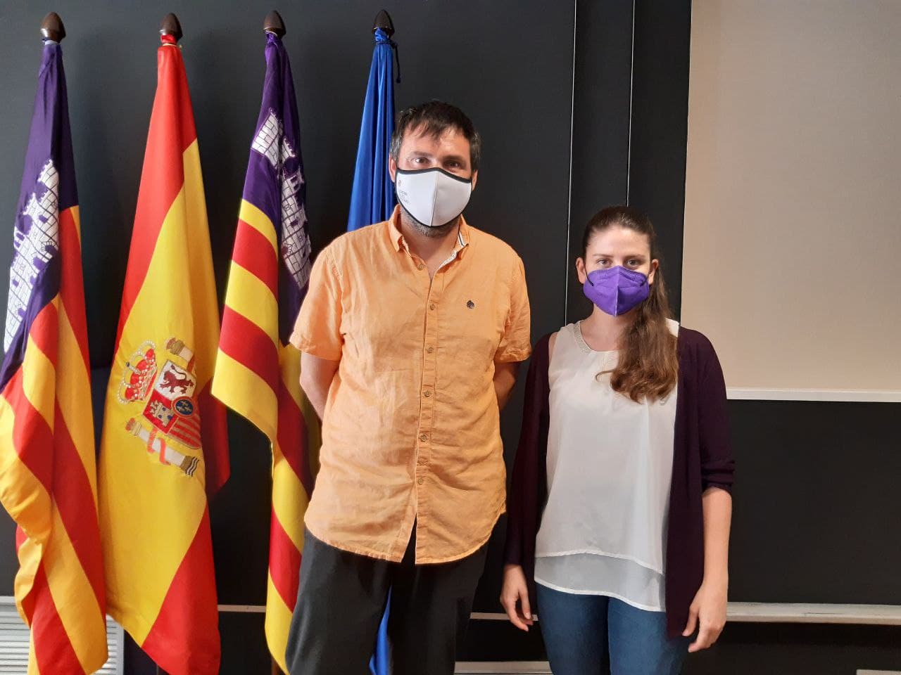 El director general de Residus del Govern, Sebastià Sansó i la vicepresidenta i consellera de Sostenibilitat i Medi Ambient, Aurora Ribot