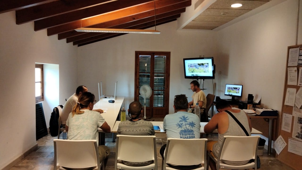 Alumnes del curs del SOIB en Raixa