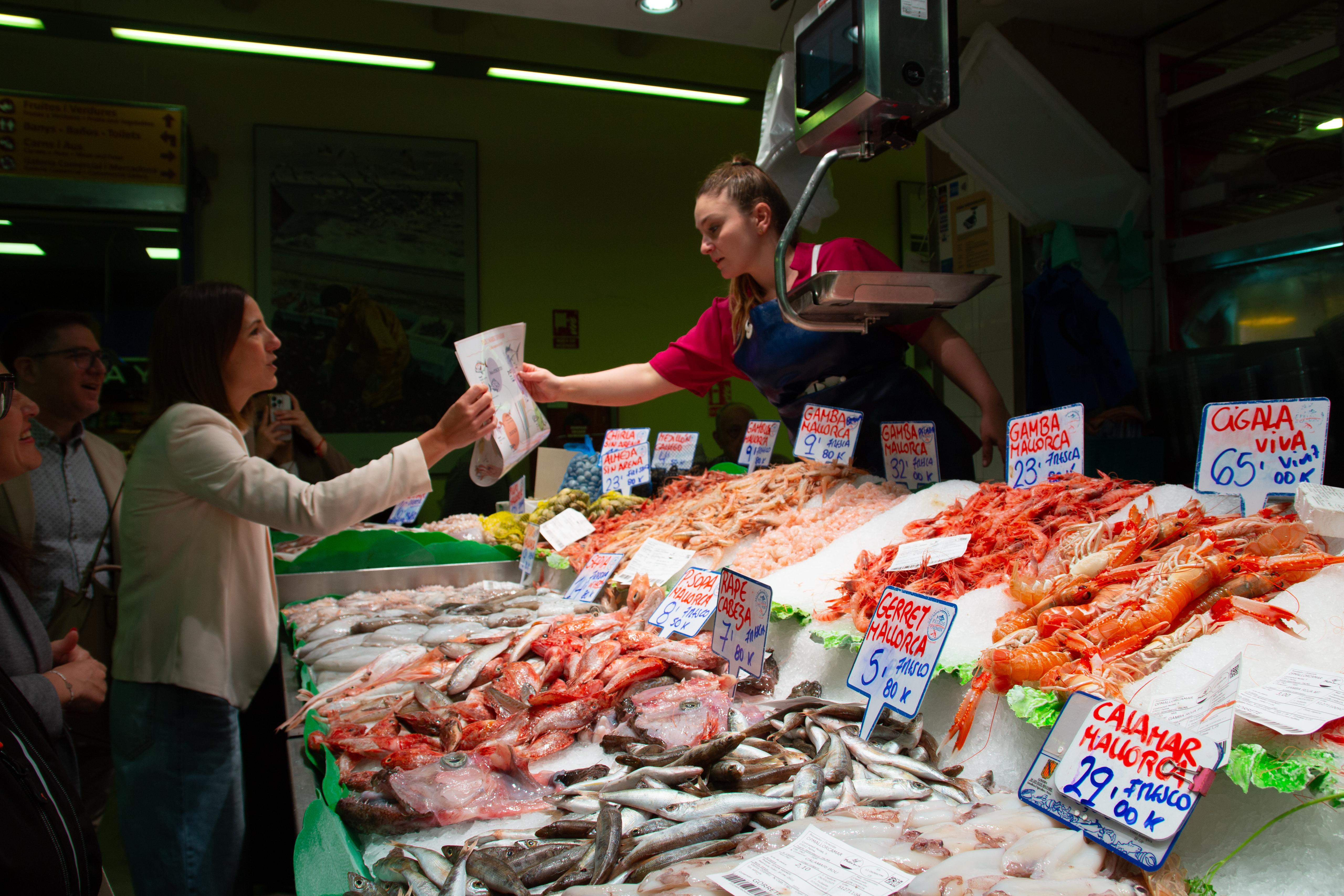 Imatge de la presentació de la campanya «Peixos i marisc de la mar balear» al Mercat de l'Olivar