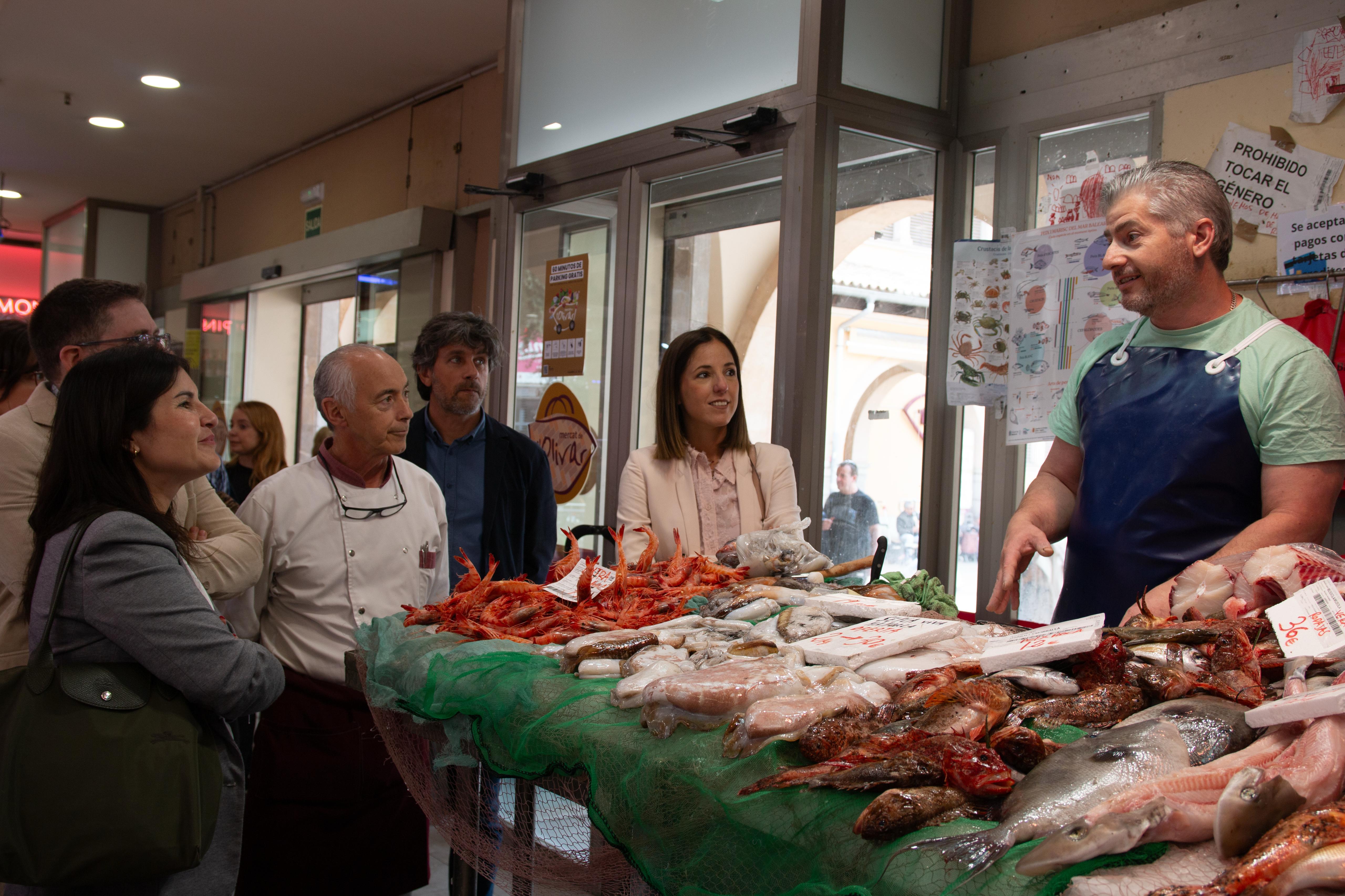 Imatge de la presentació de la campanya «Peixos i marisc de la mar balear» al Mercat de l'Olivar