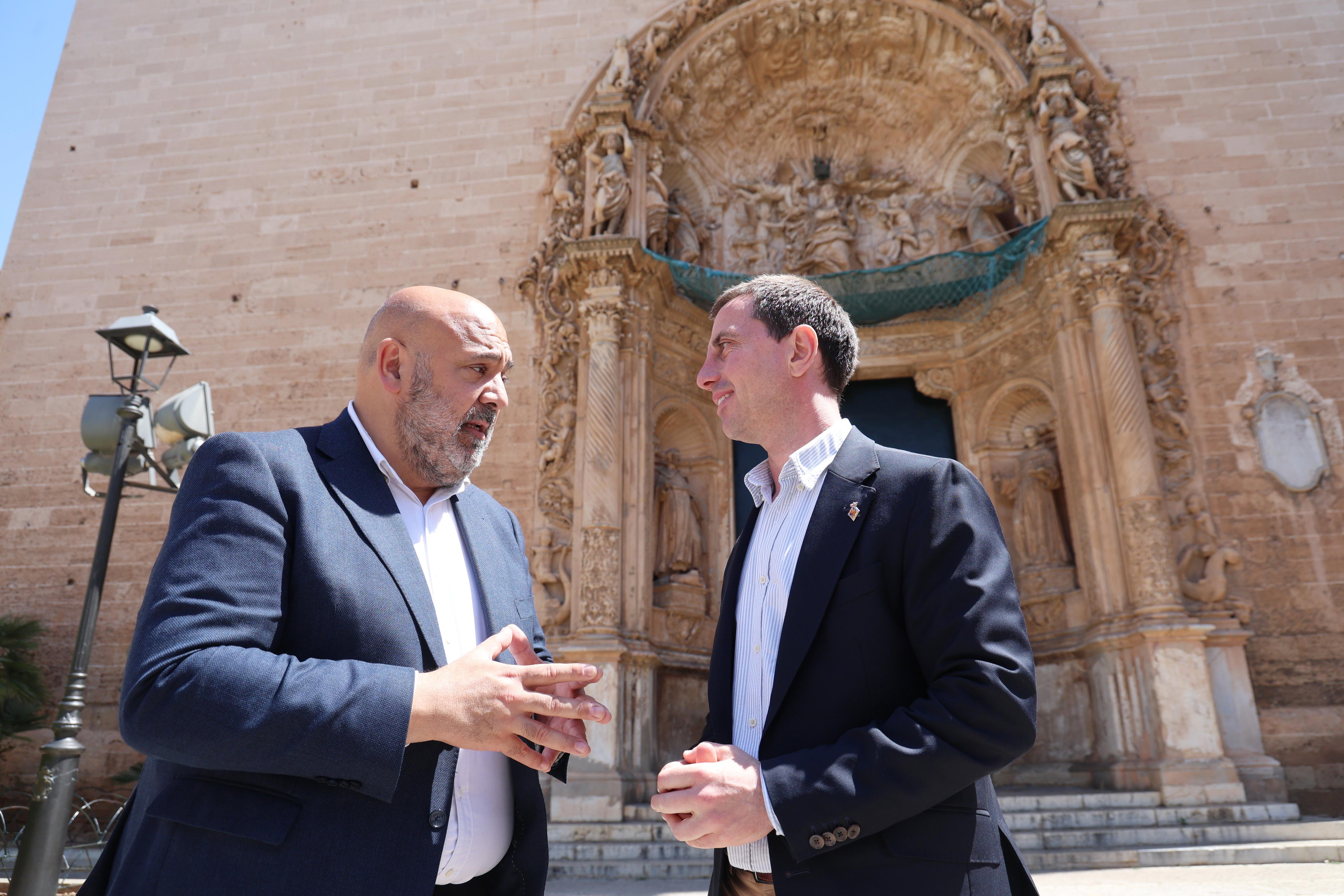 Imatge d'avui davant la façana principal de l’església de Sant Francesc de Palma