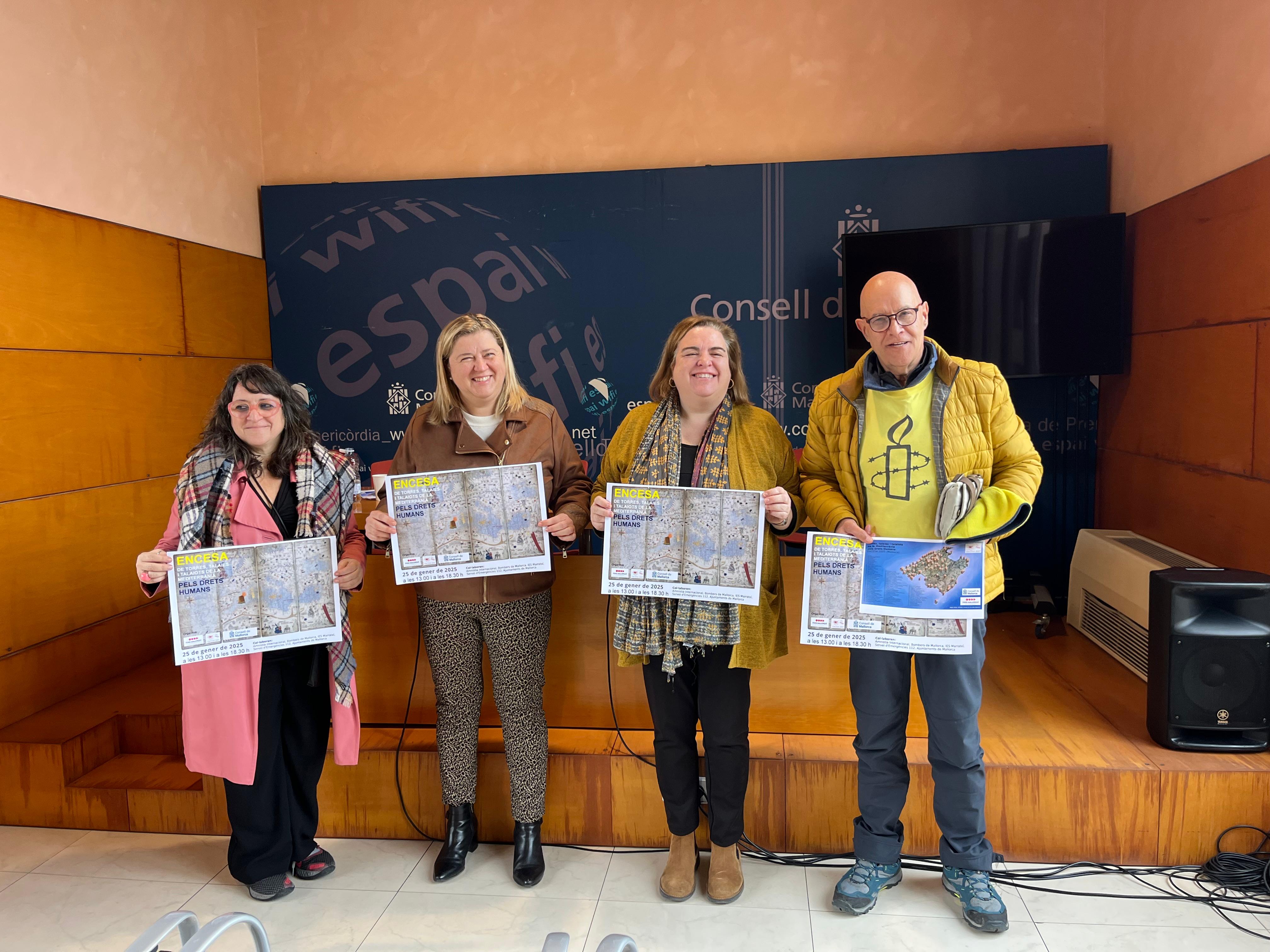 La directora insular de Patrimoni, Maribel Arnau, presenta el Encendido de Torres, Talaies y Talaiots 2025
