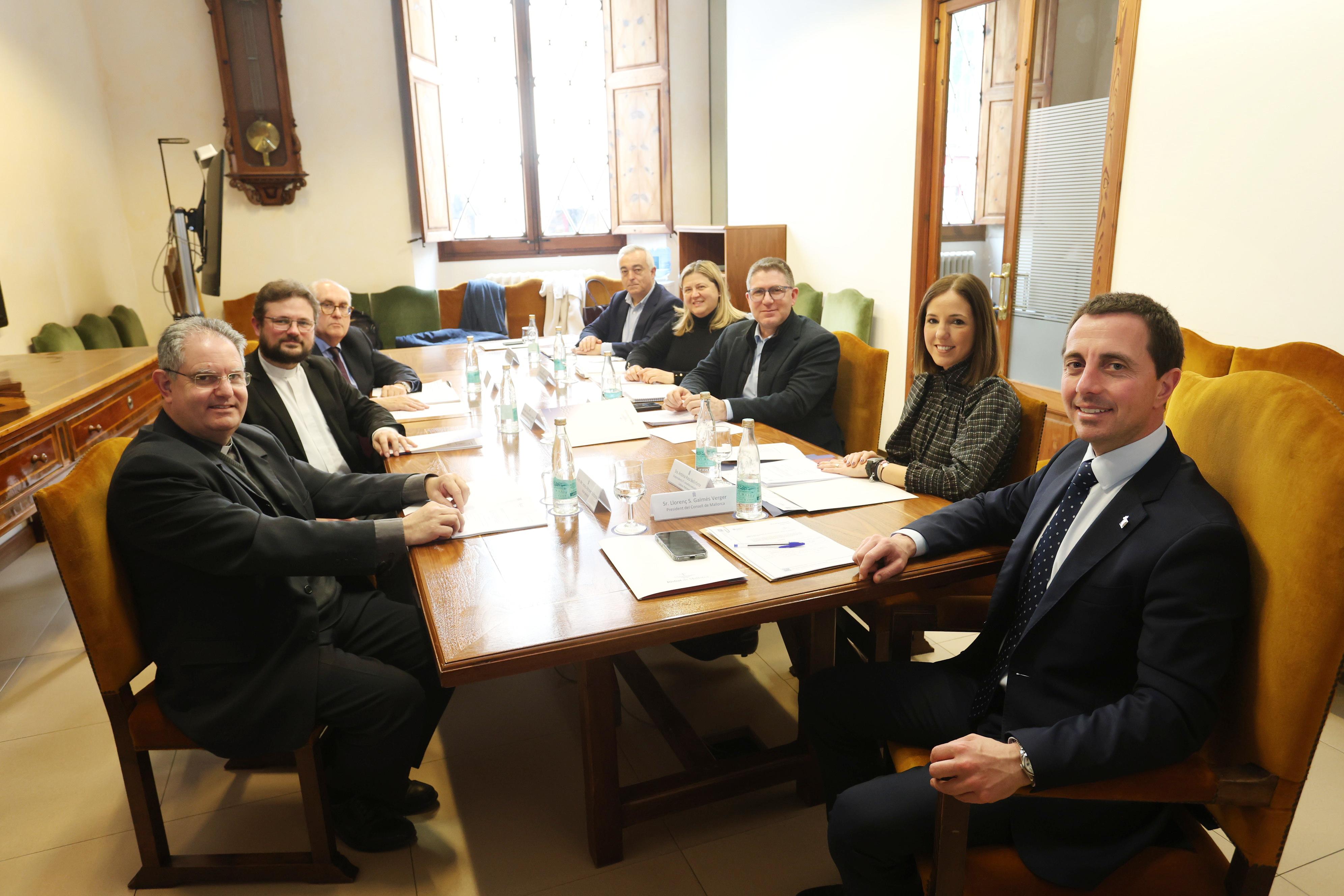 Momento de la reunión entre el Consell de Mallorca y el Obispado de Mallorca
