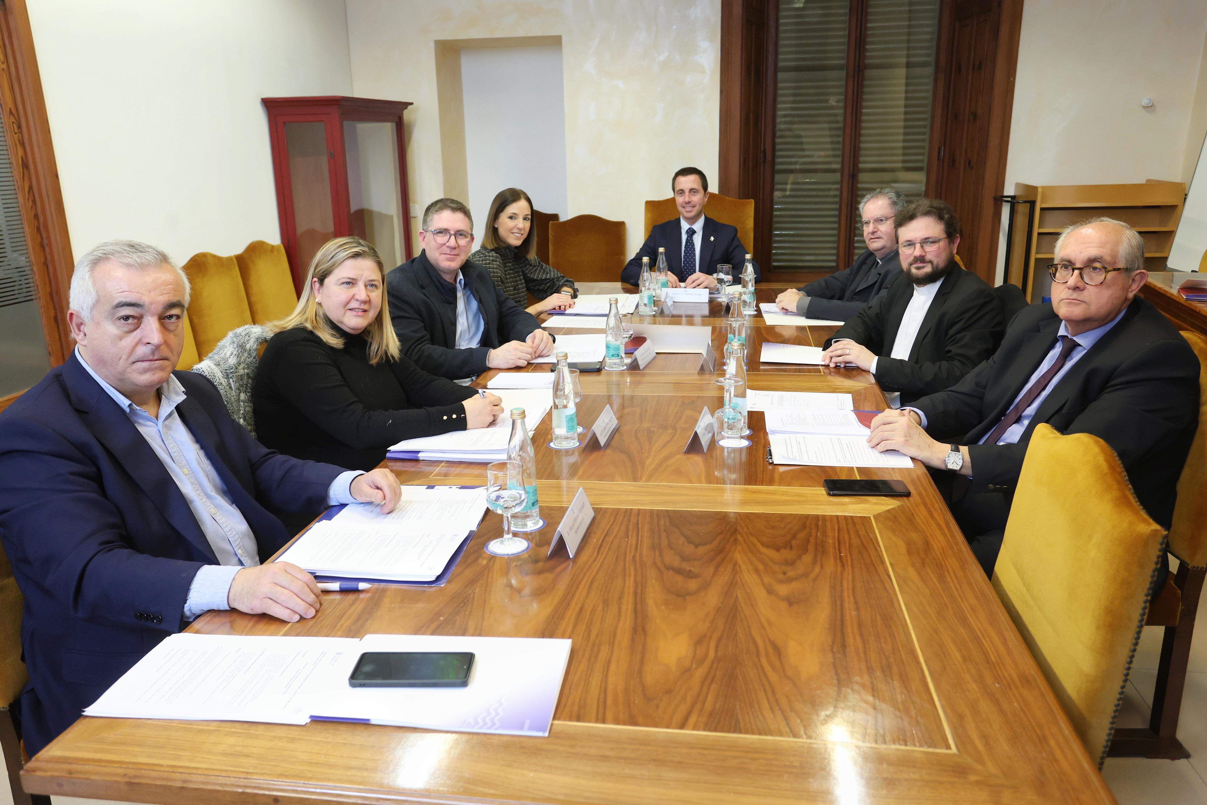 Momento de la reunión entre el Consell de Mallorca y el Obispado de Mallorca