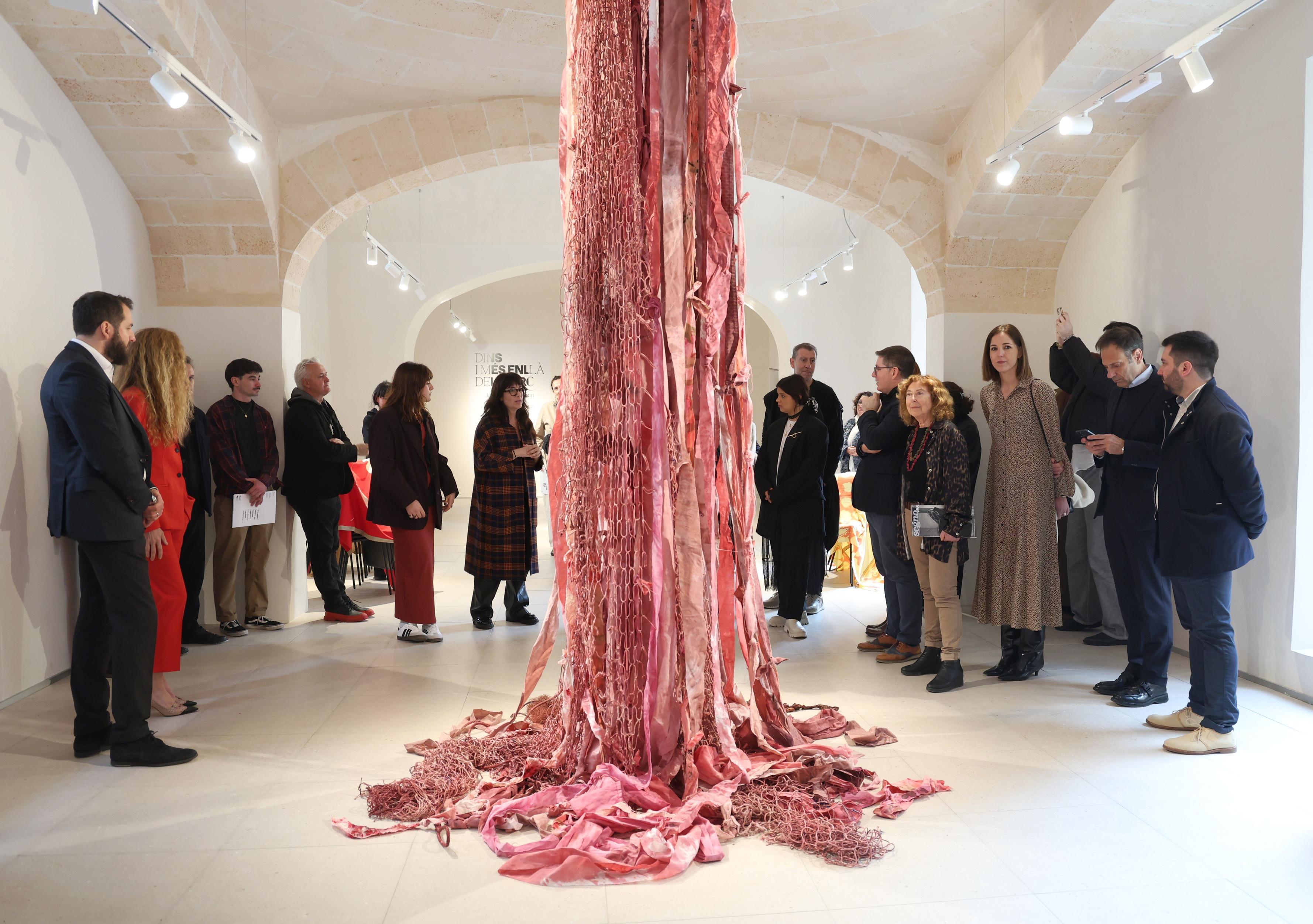 Exposición «Noves Presències. Dins i més enllà del marc» en el Centro Cultural La Misericòrdia