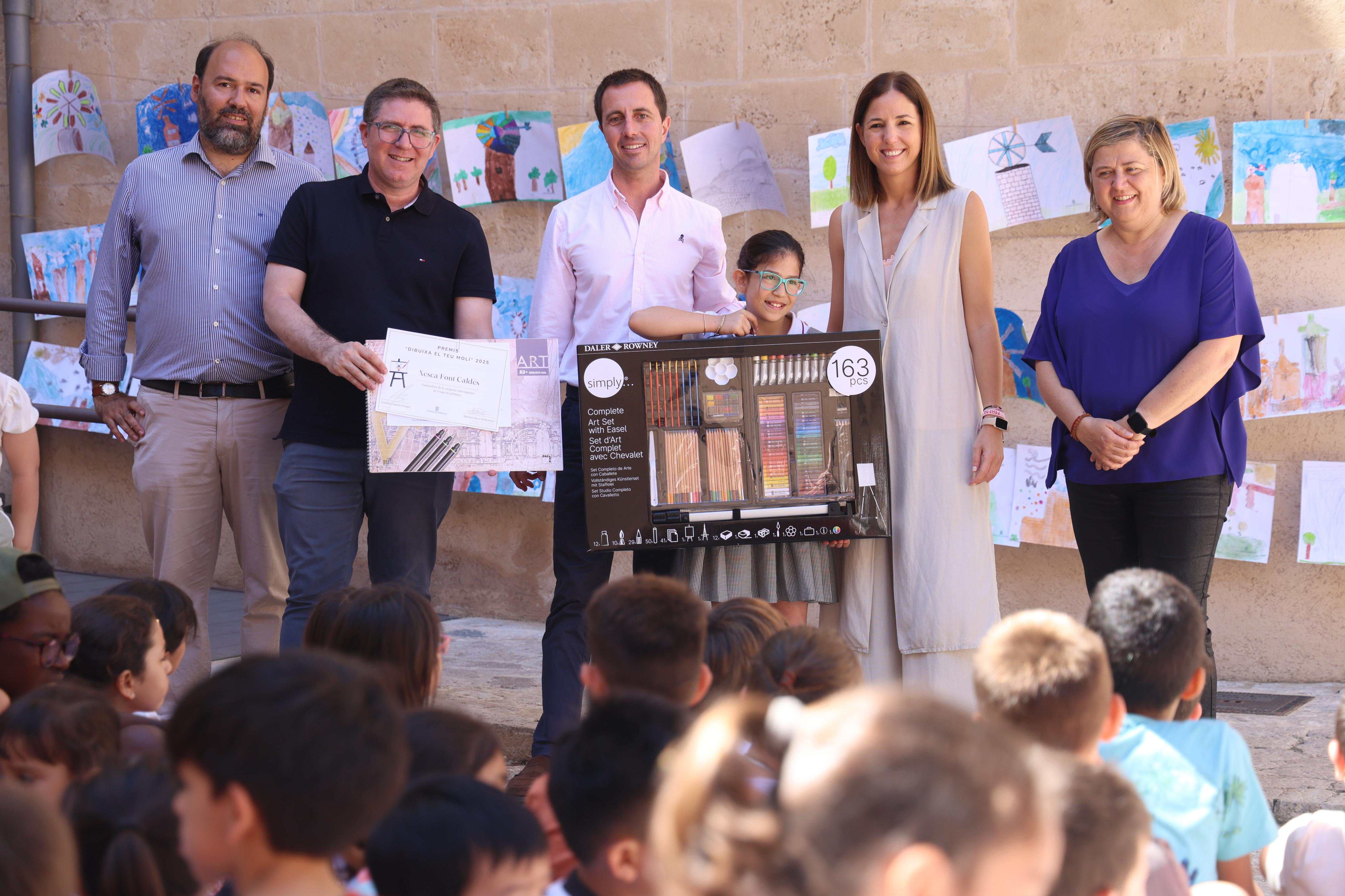 Imagen durante el acto de entrega de premios del concurso «Dibuixa el teu molí» en La Misericòrdia