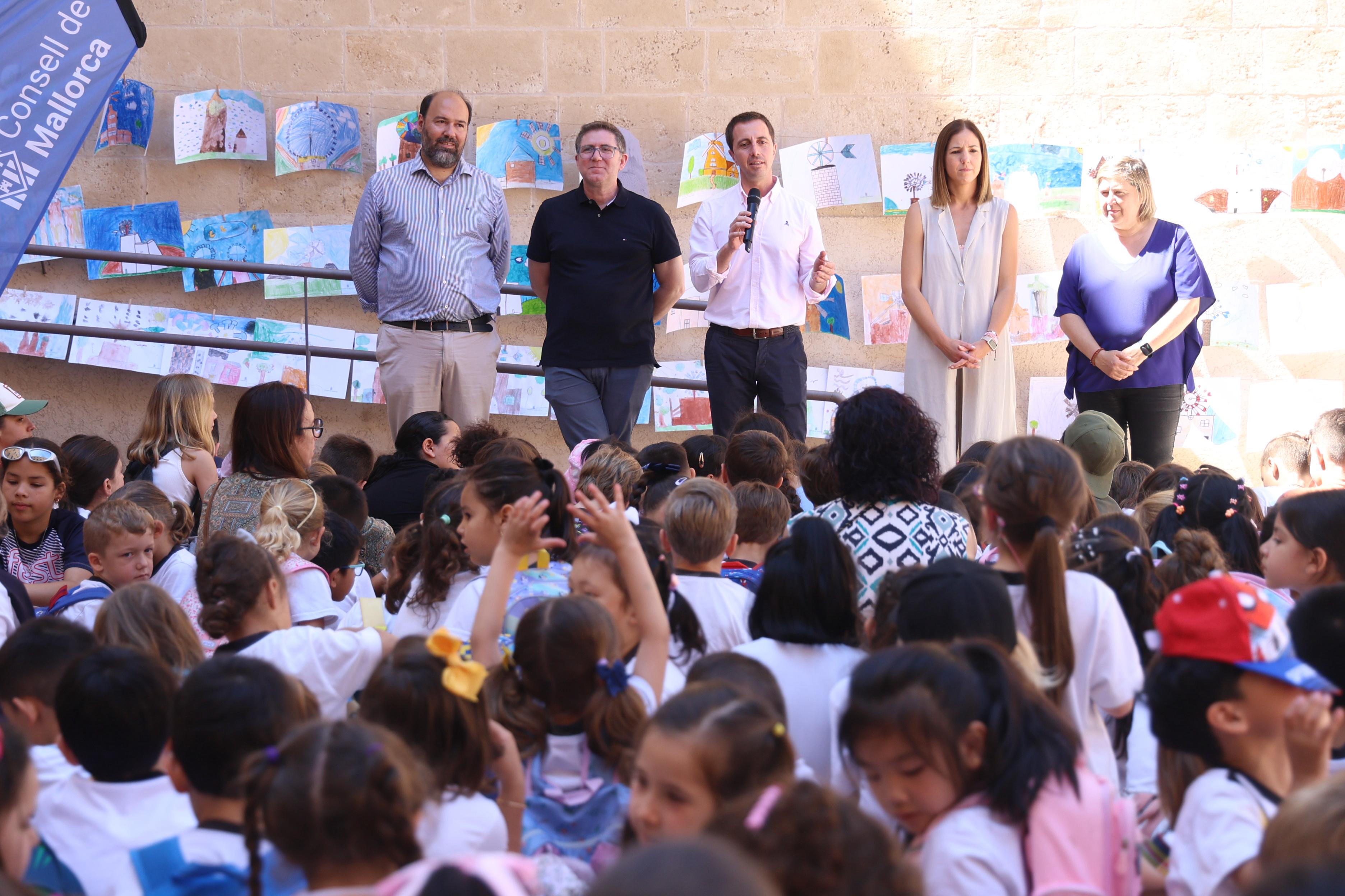 Imagen durante el acto de entrega de premios del concurso «Dibuixa el teu molí» en La Misericòrdia