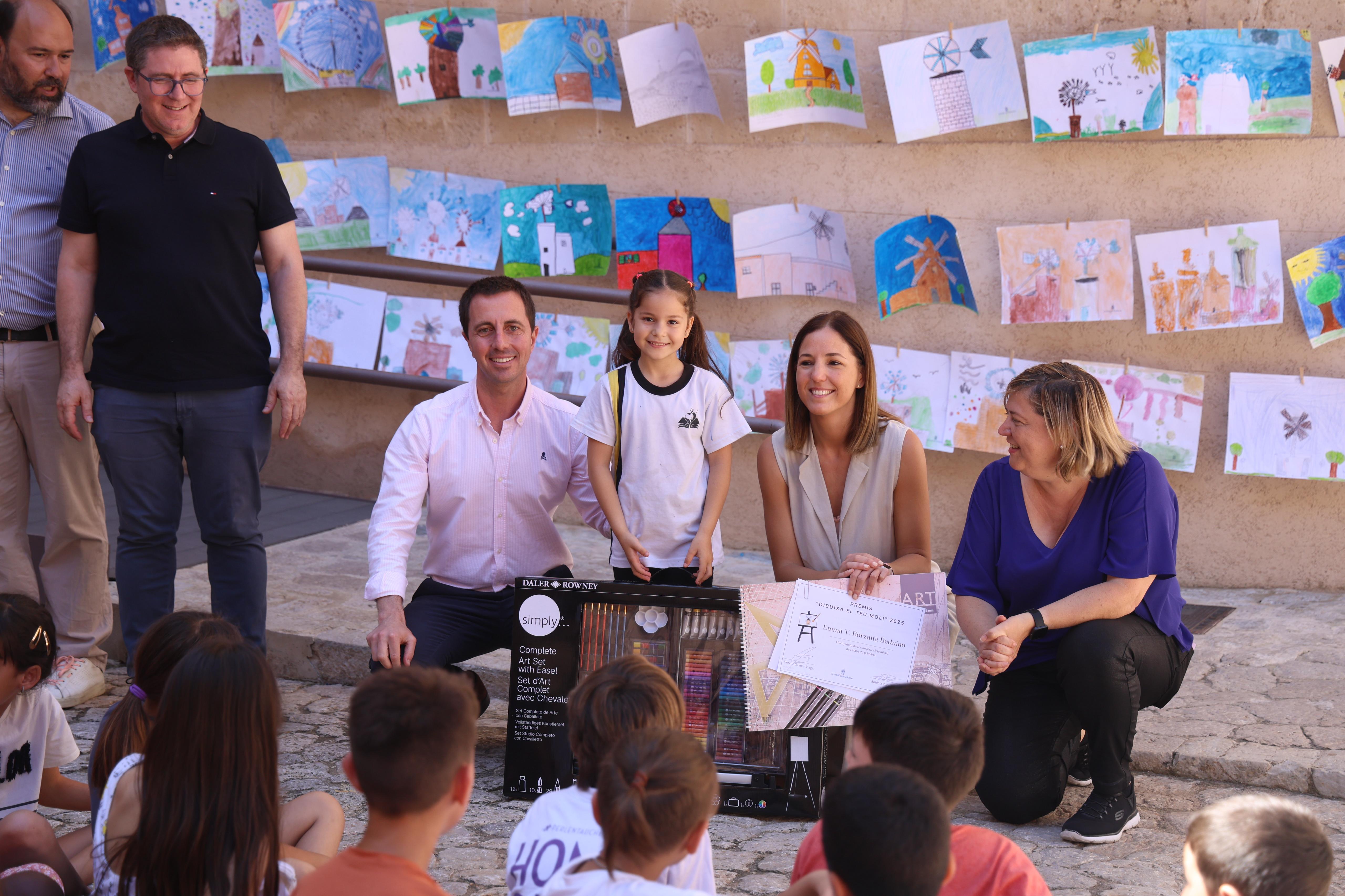 Imagen durante el acto de entrega de premios del concurso «Dibuixa el teu molí» en La Misericòrdia
