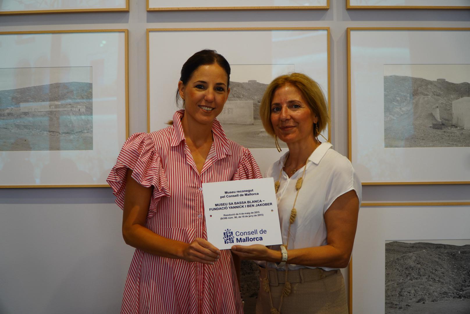 Entrega de placas acreditativas de museos 