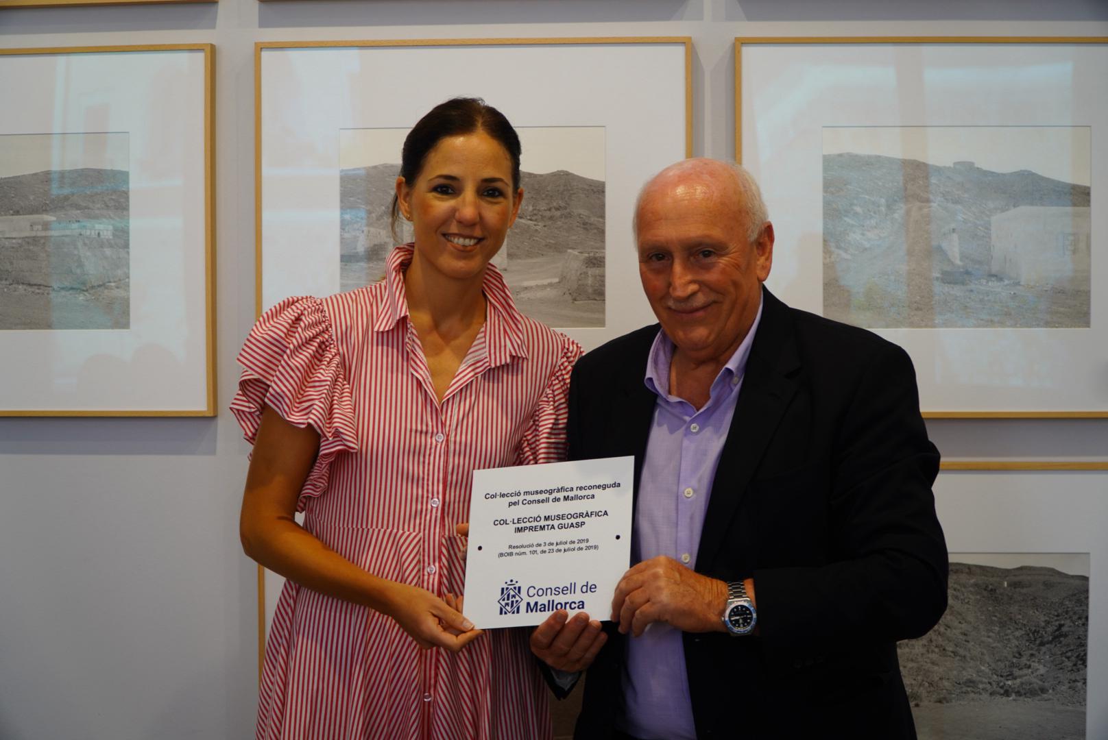 Entrega de placas acreditativas de museos 