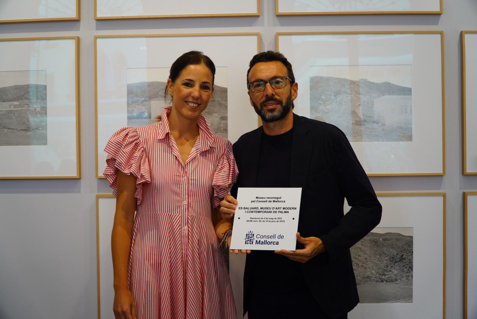 Entrega de placas acreditativas de museos 